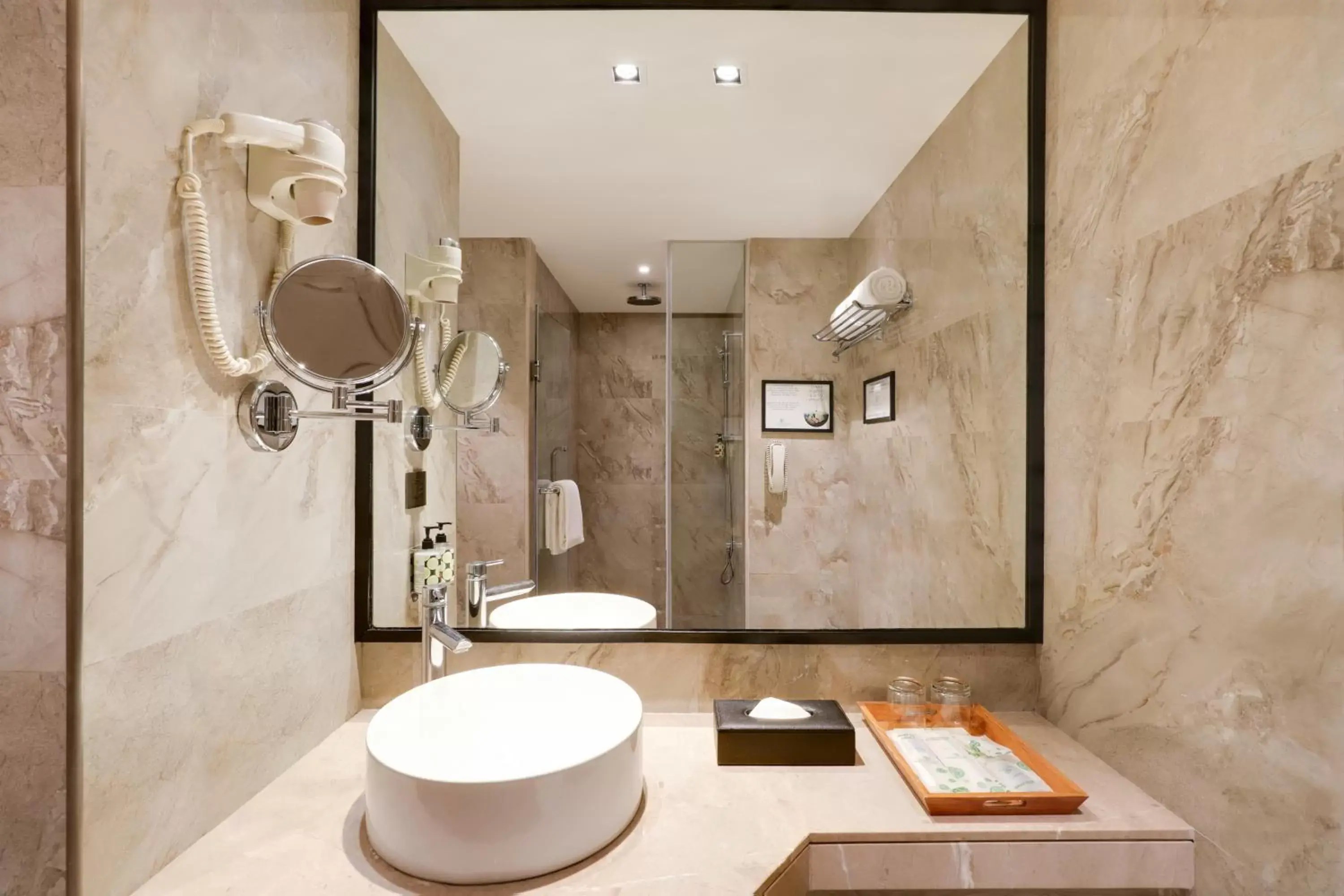 Bathroom in Lemon Tree Premier, Mumbai International Airport Bathroom in Lemon Tree Premier, Mumbai International Airport