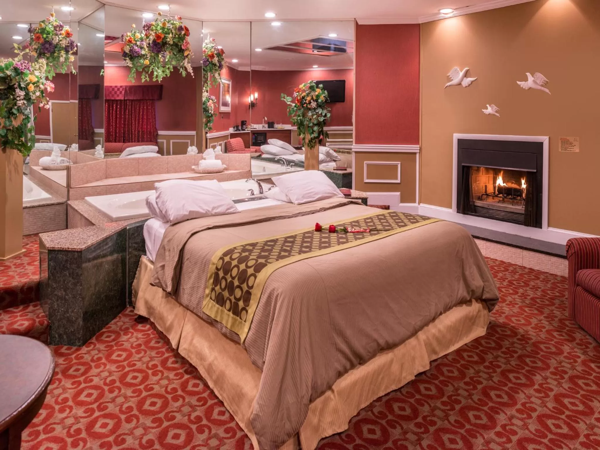 Bed in Inn of The Dove Romantic Luxury & Business Suites