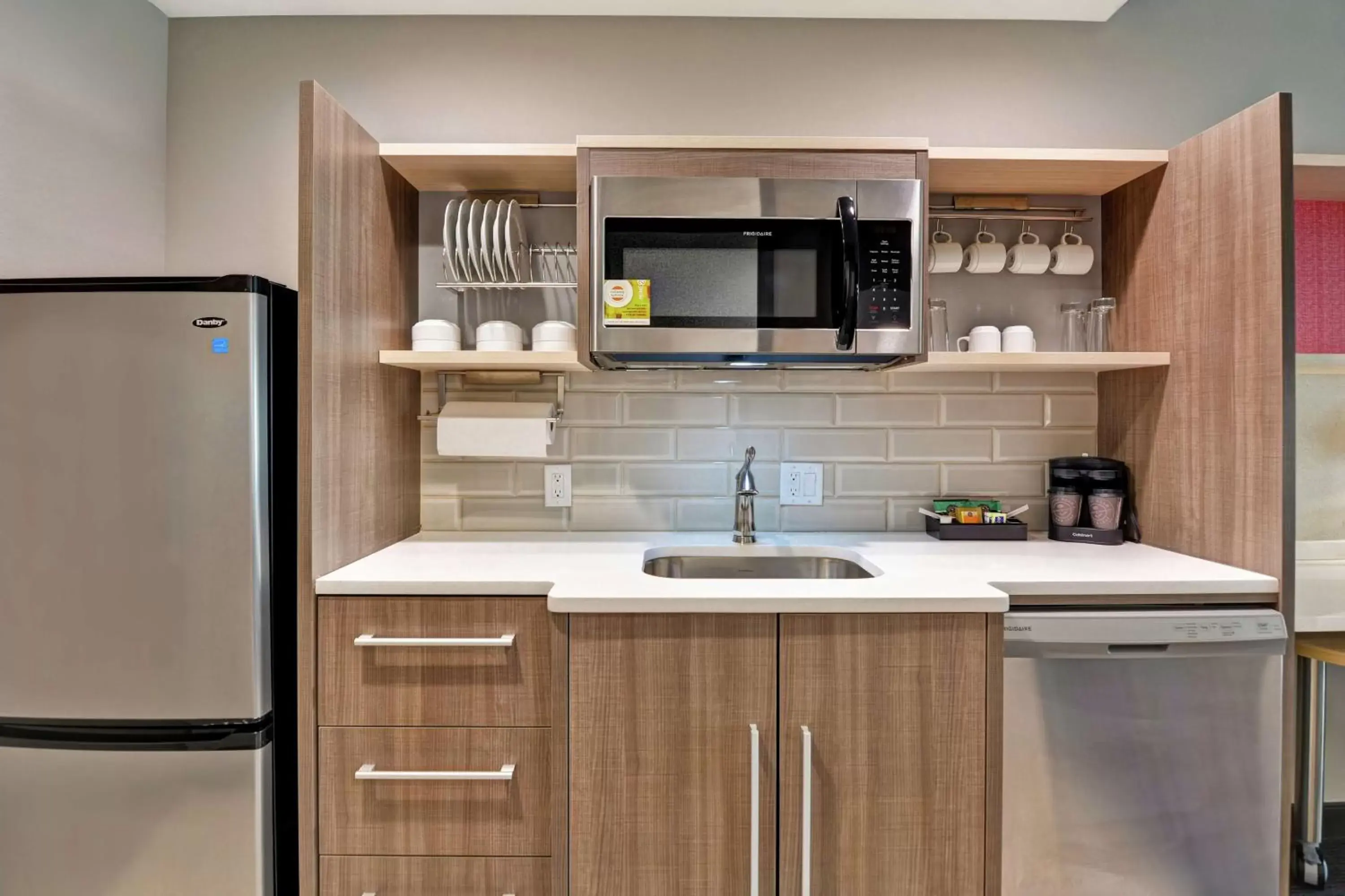 Kitchen or kitchenette, Kitchen/Kitchenette in Home2 Suites By Hilton Pecos Tx