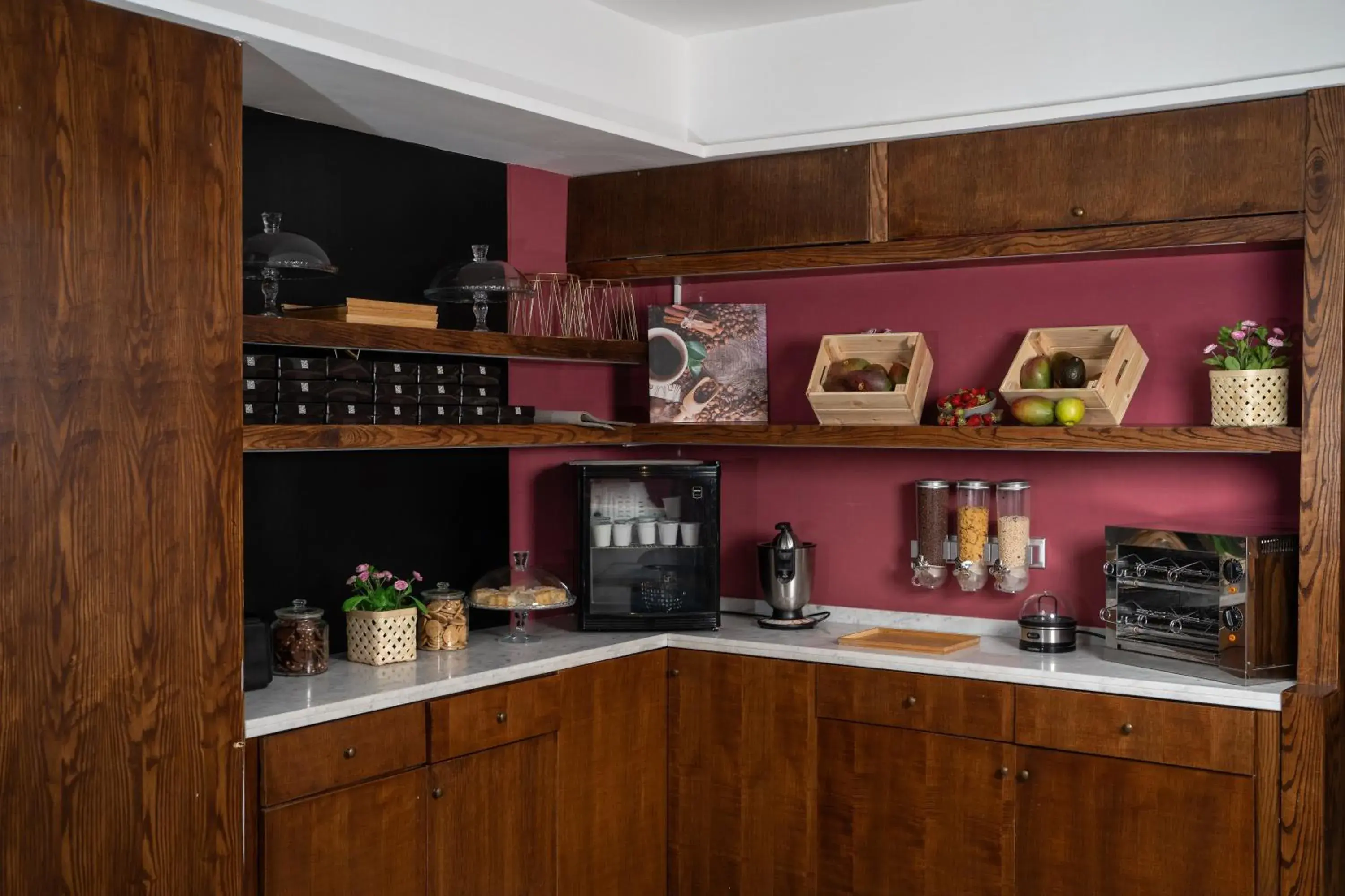 Breakfast, Kitchen/Kitchenette in Puteoli Palace Hotel