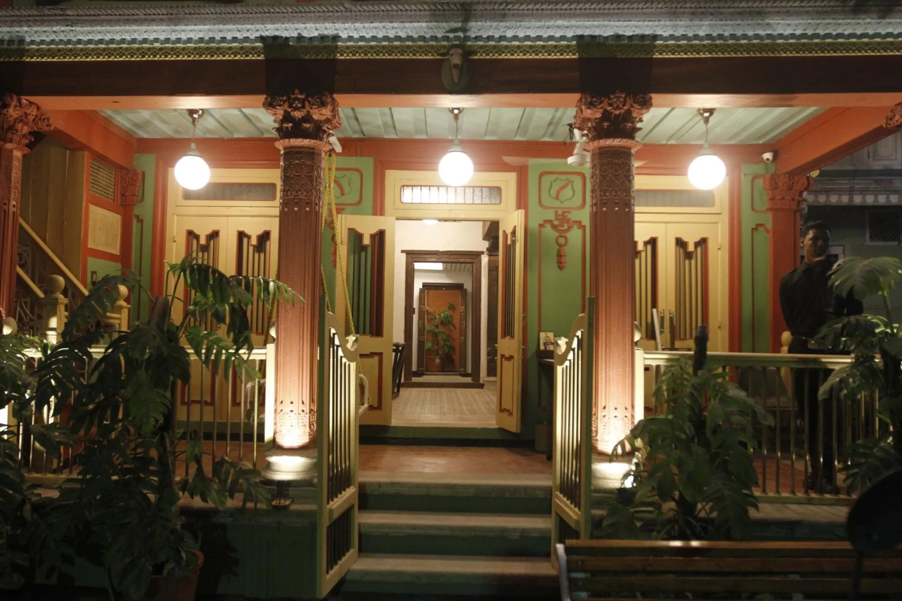 Lobby or reception in Mangaldas Ni Haveli II by The House of MG