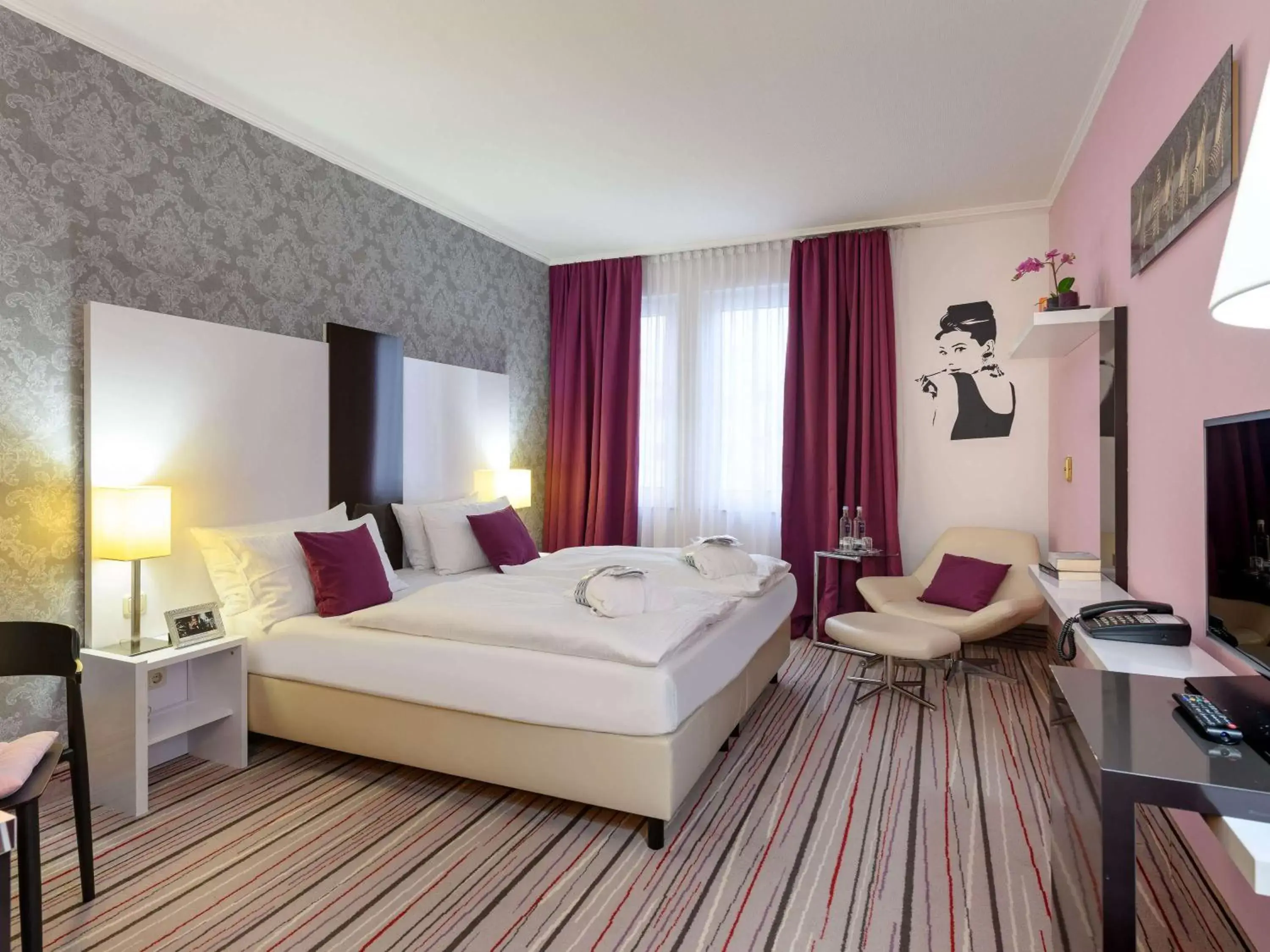 Other, Bed in Mercure Hotel Wiesbaden City