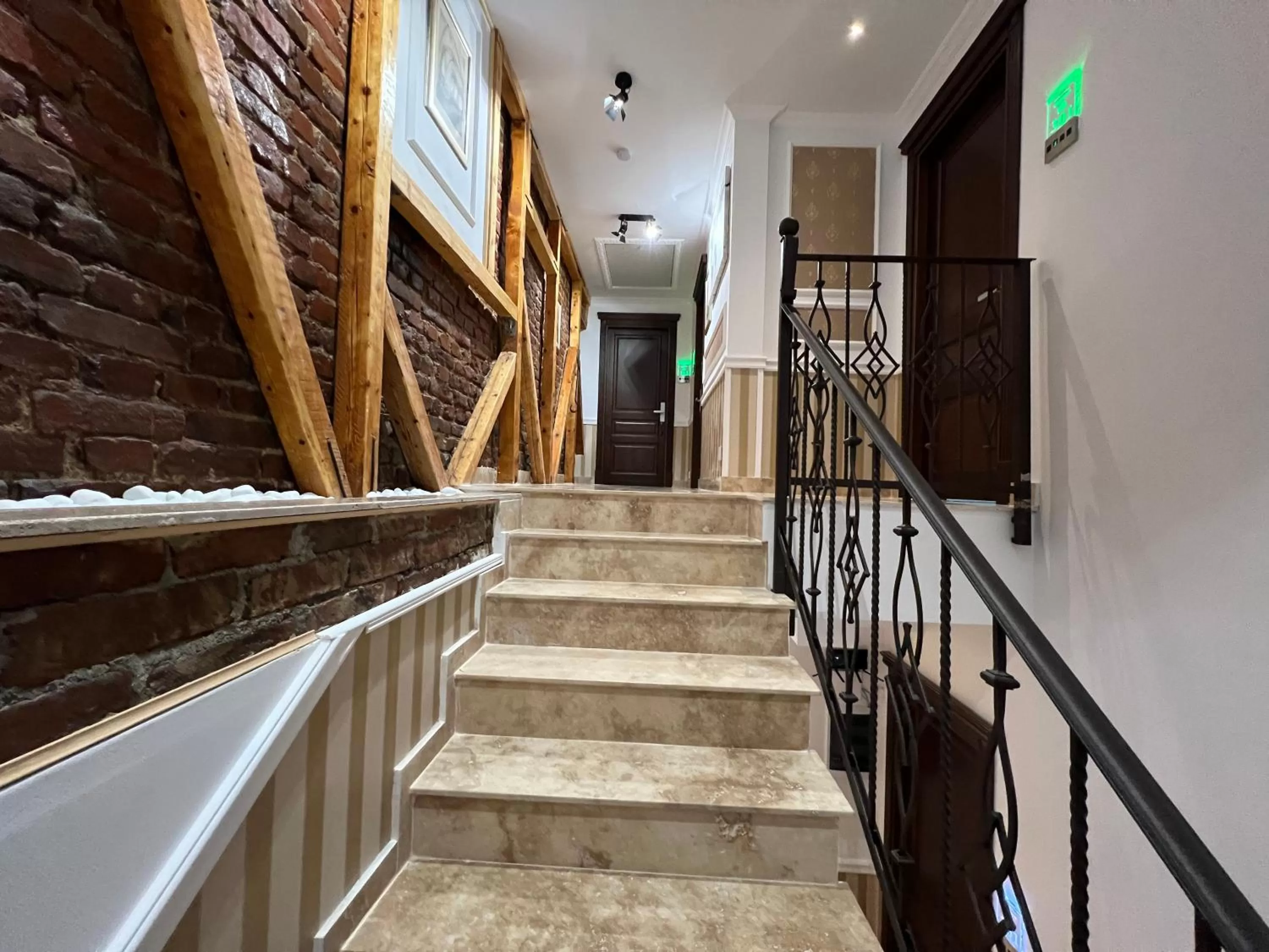 Lobby or reception in Hotel Boutique Cathedral Plaza Residences room for rent downtown