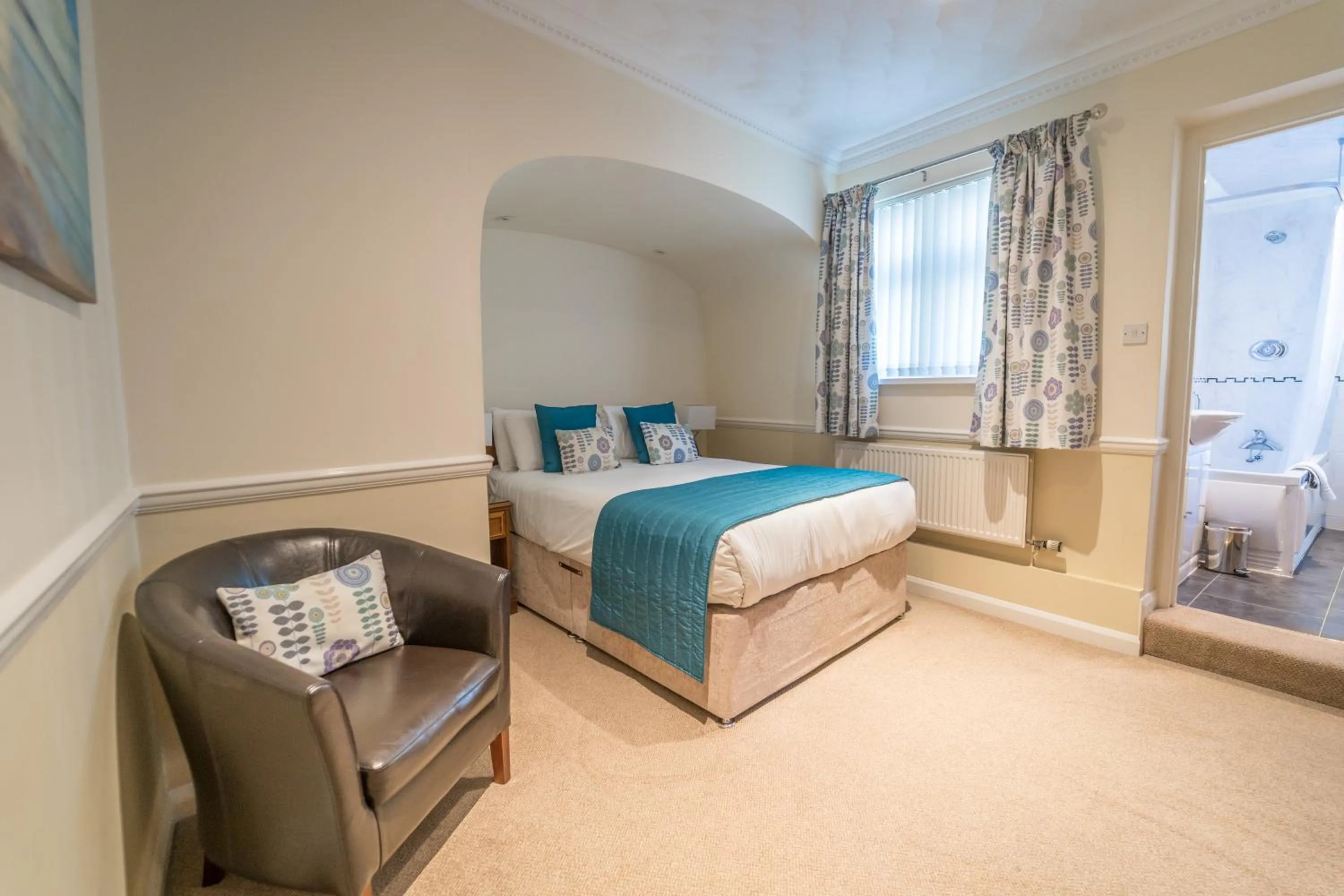 Bedroom, Bed in Atlantic Hotel