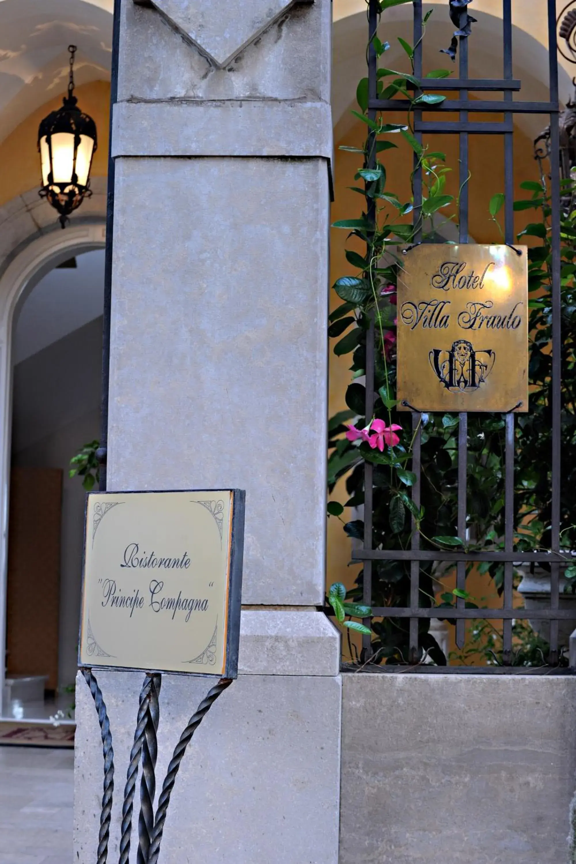 Facade/entrance, Property Logo/Sign in Hotel Villa Fraulo