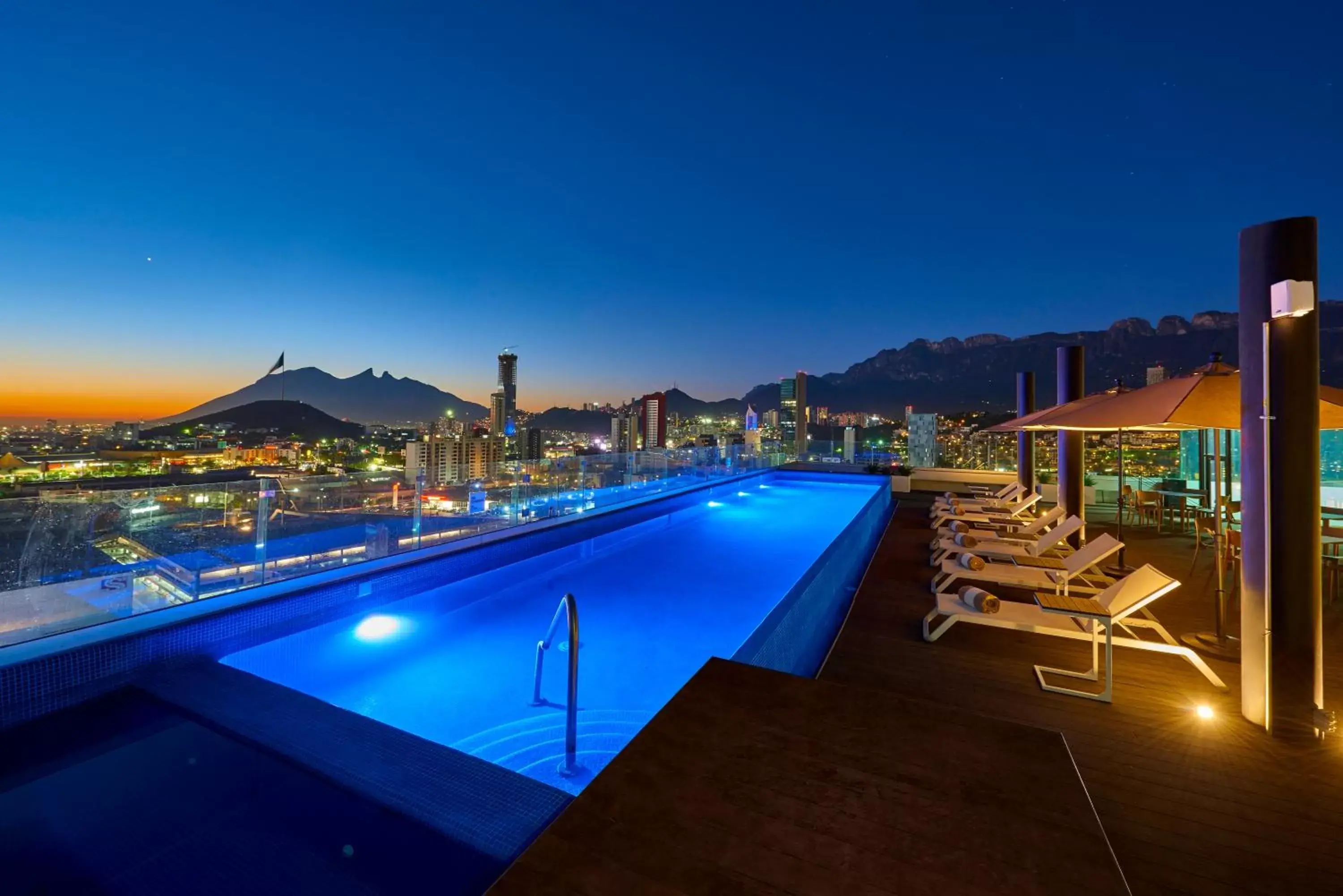 Mountain view, Swimming Pool in Radisson Hotel Monterrey San Jeronimo