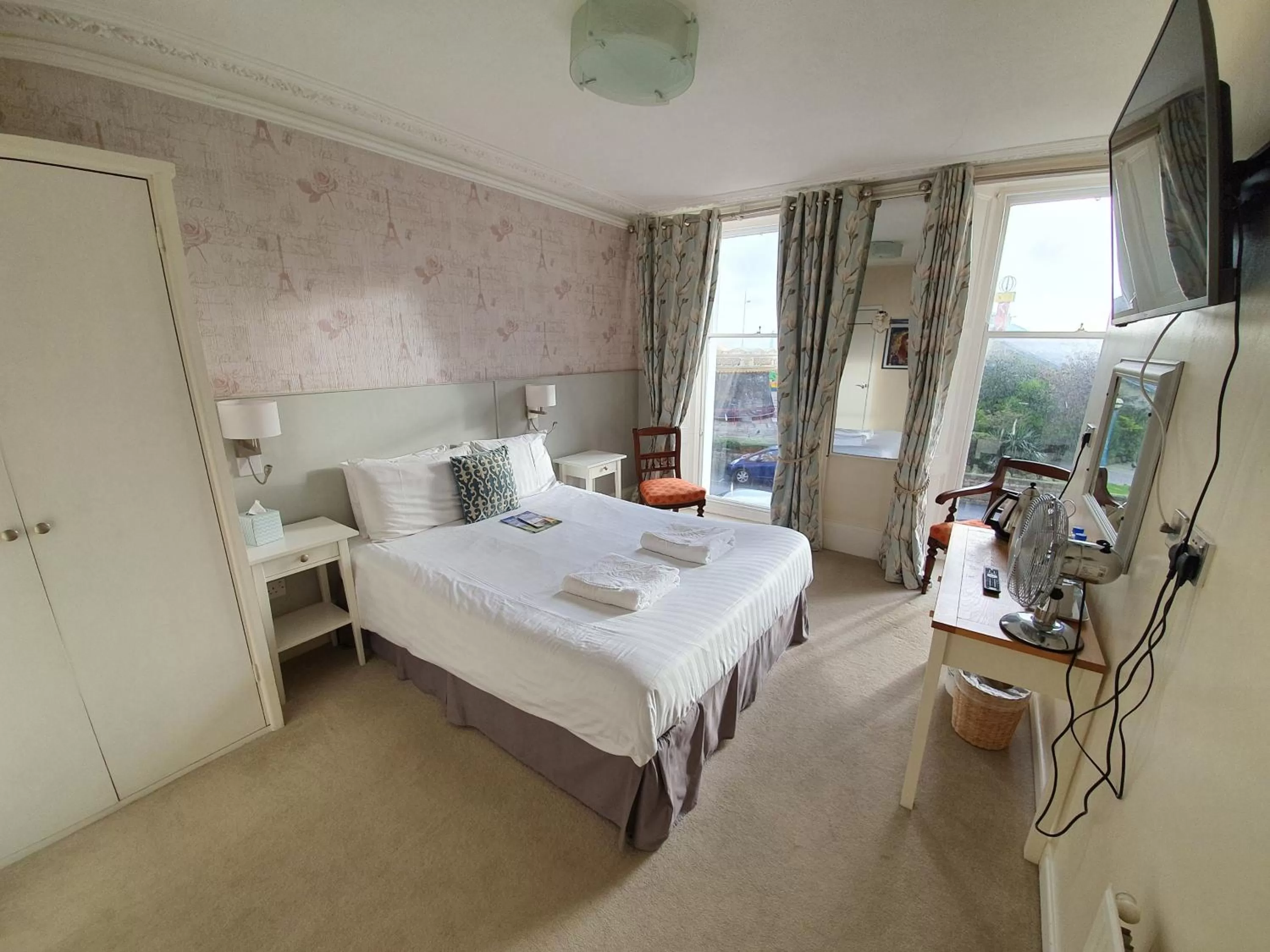 Sea view, Bed in Alexandra Hotel