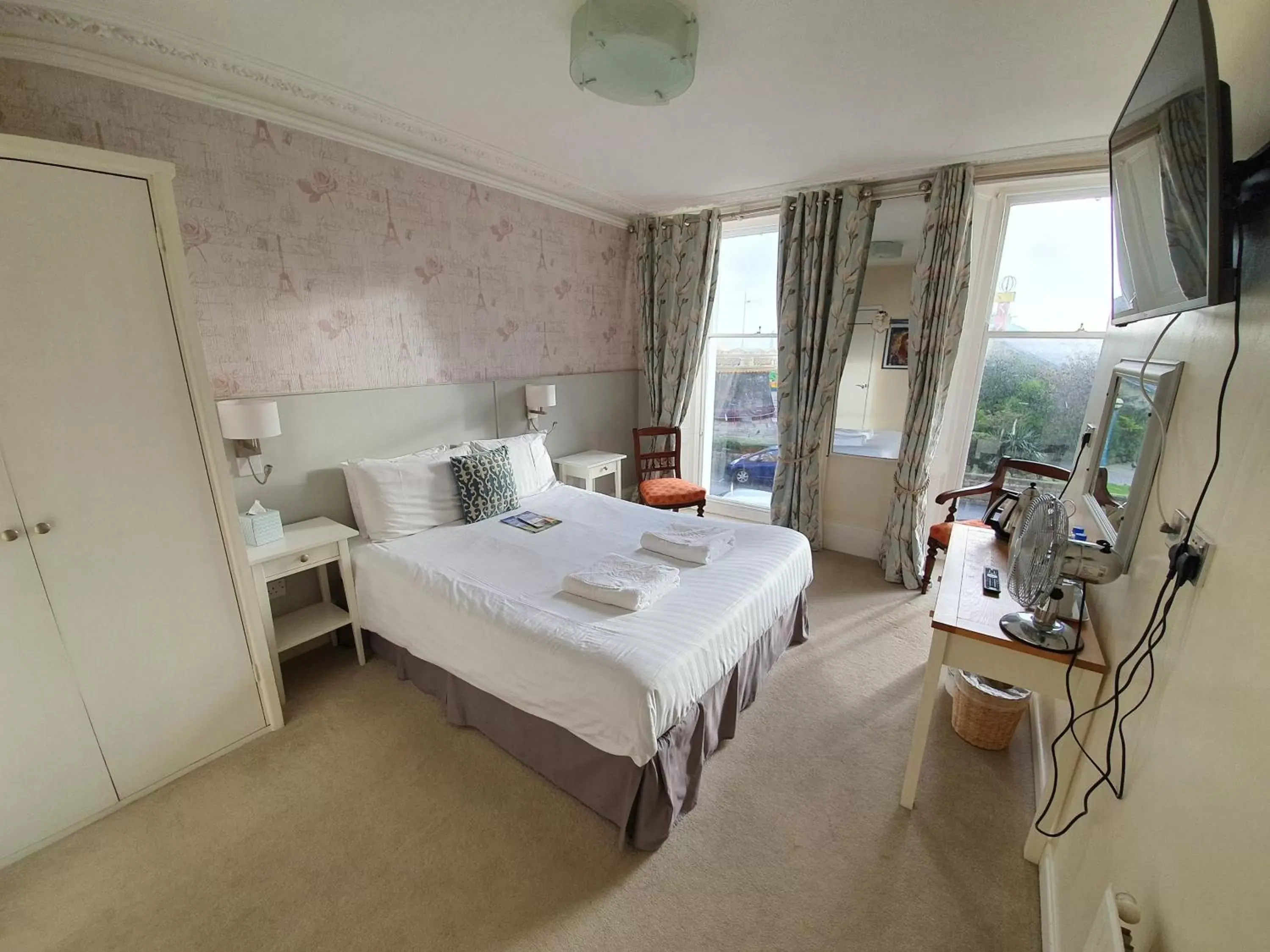 Sea view, Bed in Alexandra Hotel Sea view, Bed in Alexandra Hotel