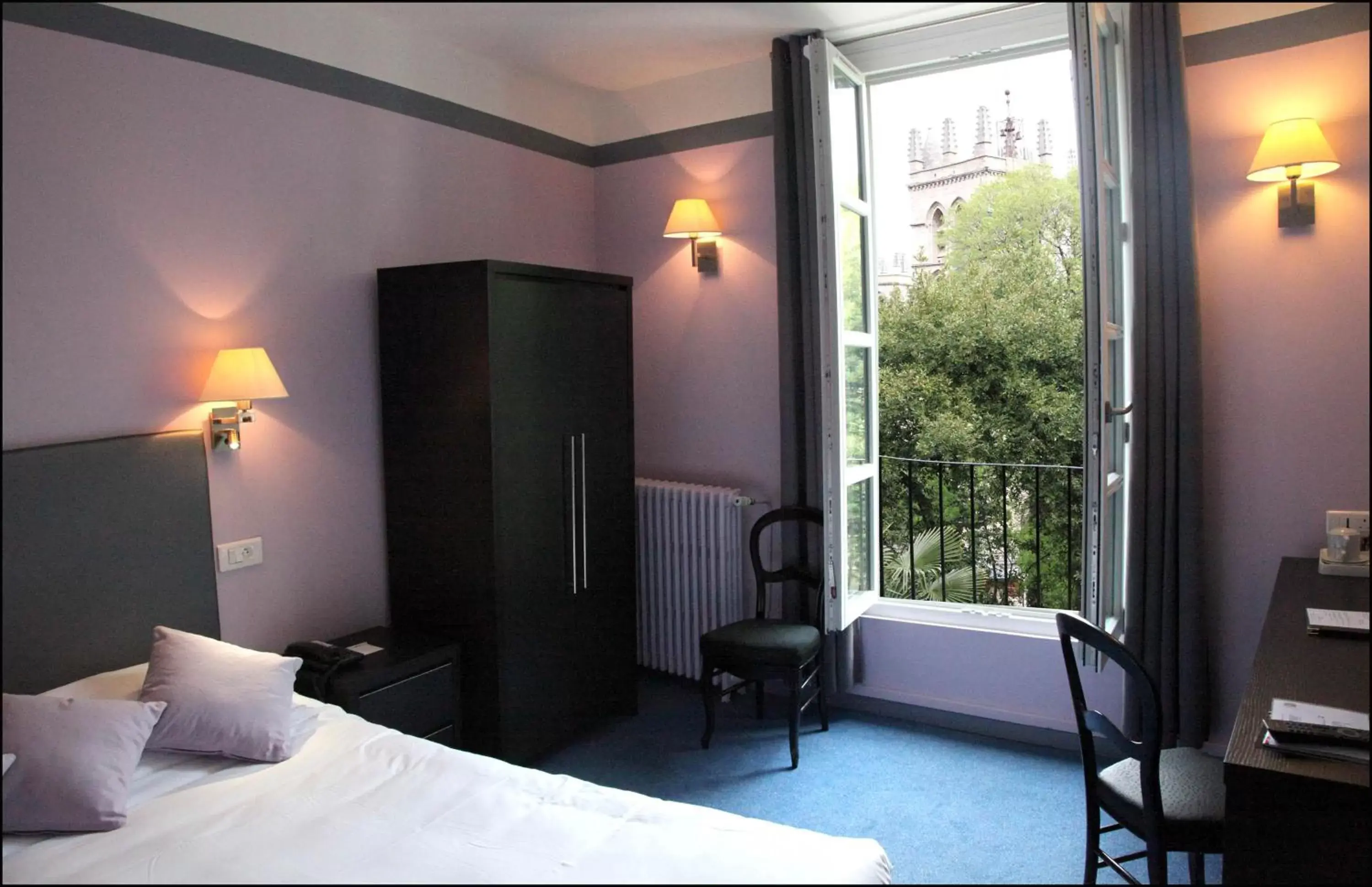 Bed in Best Western Hotel Le Guilhem