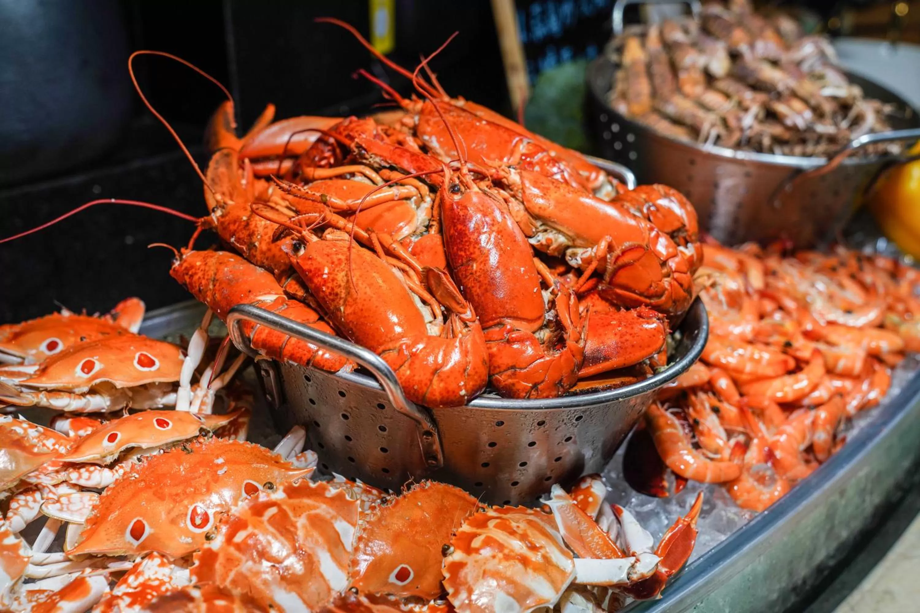 Food in Crowne Plaza Shenzhen Futian, Near to Shenzhen Convention&Exhibition Centre, Shenzhen Stock Exchange and Shenzhen Civic Center, Outdoor Heated Pool