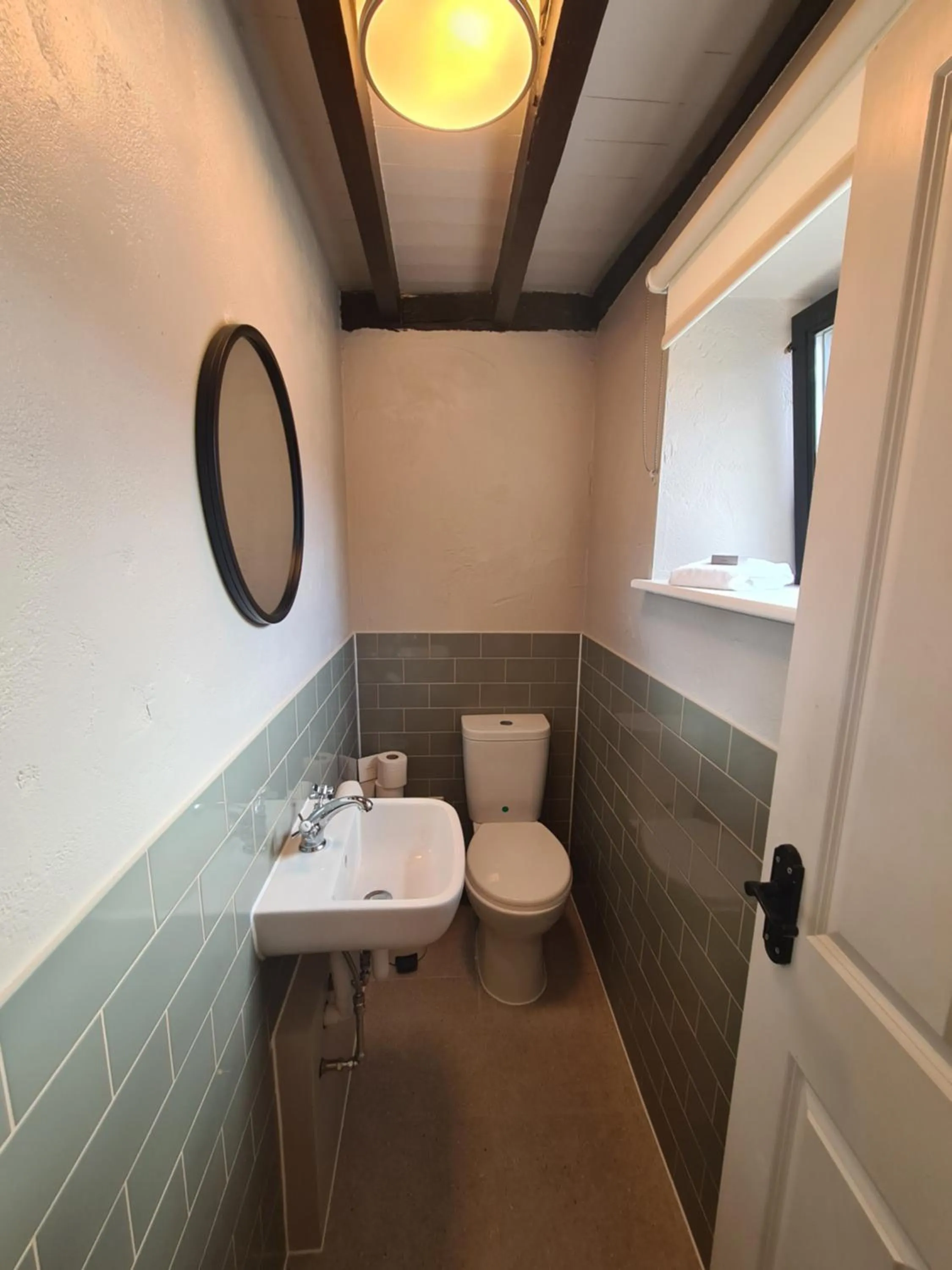 Bathroom in Kings Arms Hotel