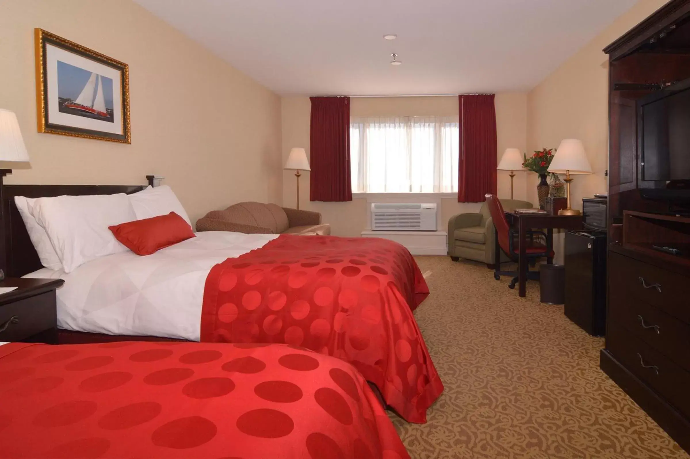 Bedroom, Bed in Ramada by Wyndham Seekonk Providence Area