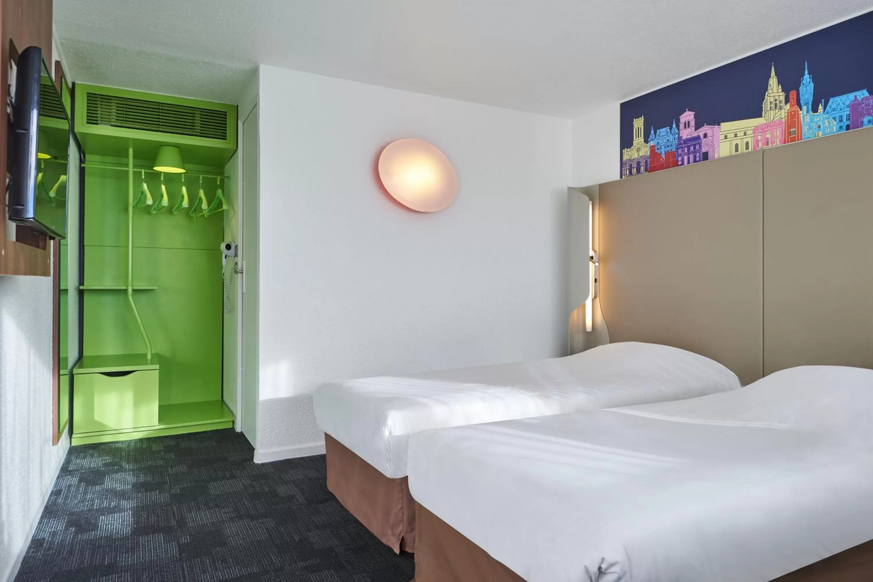 Bedroom, Bed in Kyriad Brie-Comte-Robert