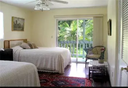 Bedroom, Bed in Lava Tree Tropic Inn