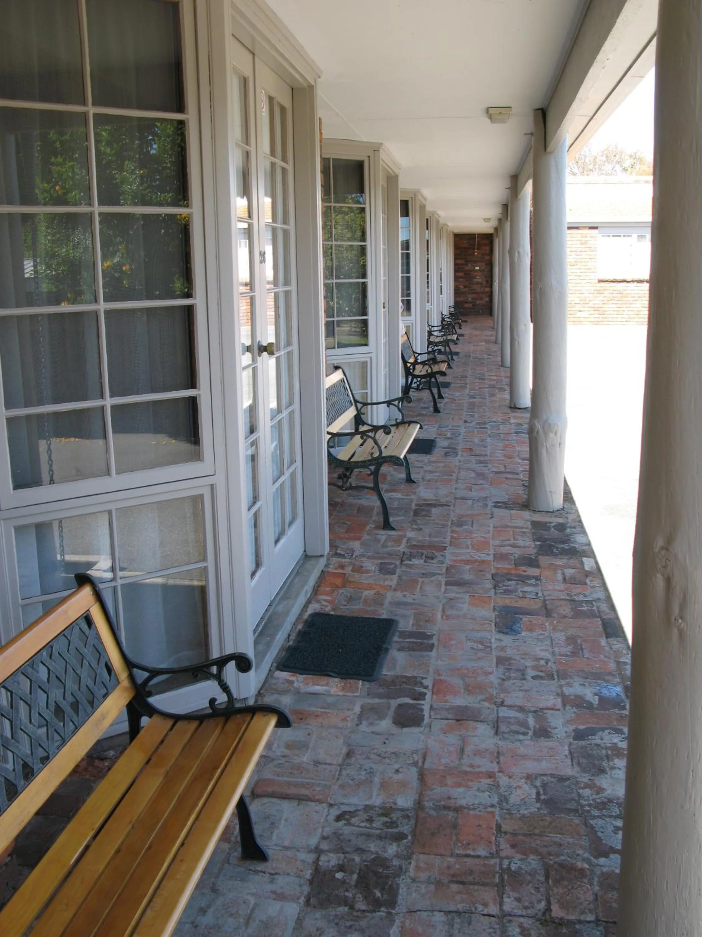 Patio in Barclay Motor Inn