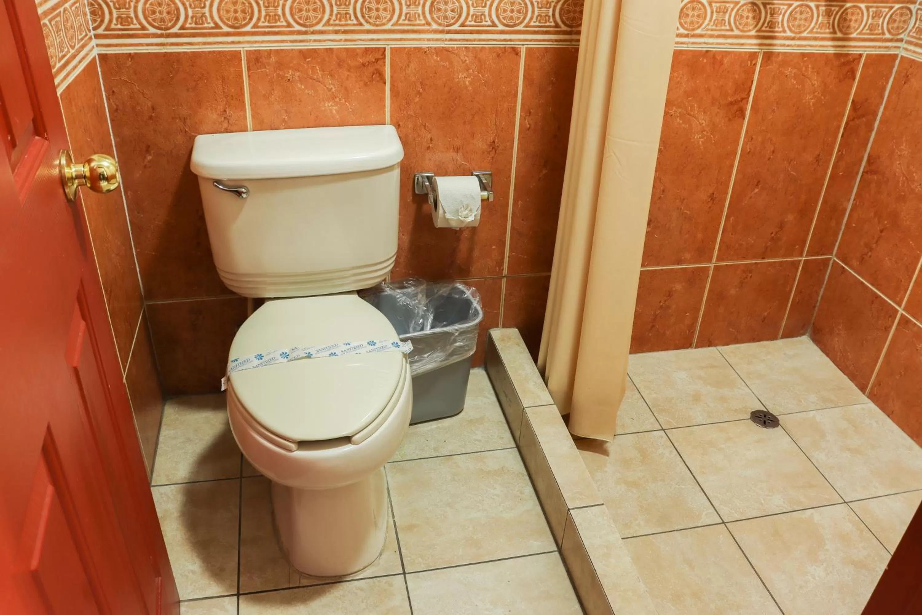 Toilet in Baja Inn Hoteles La Mesa
