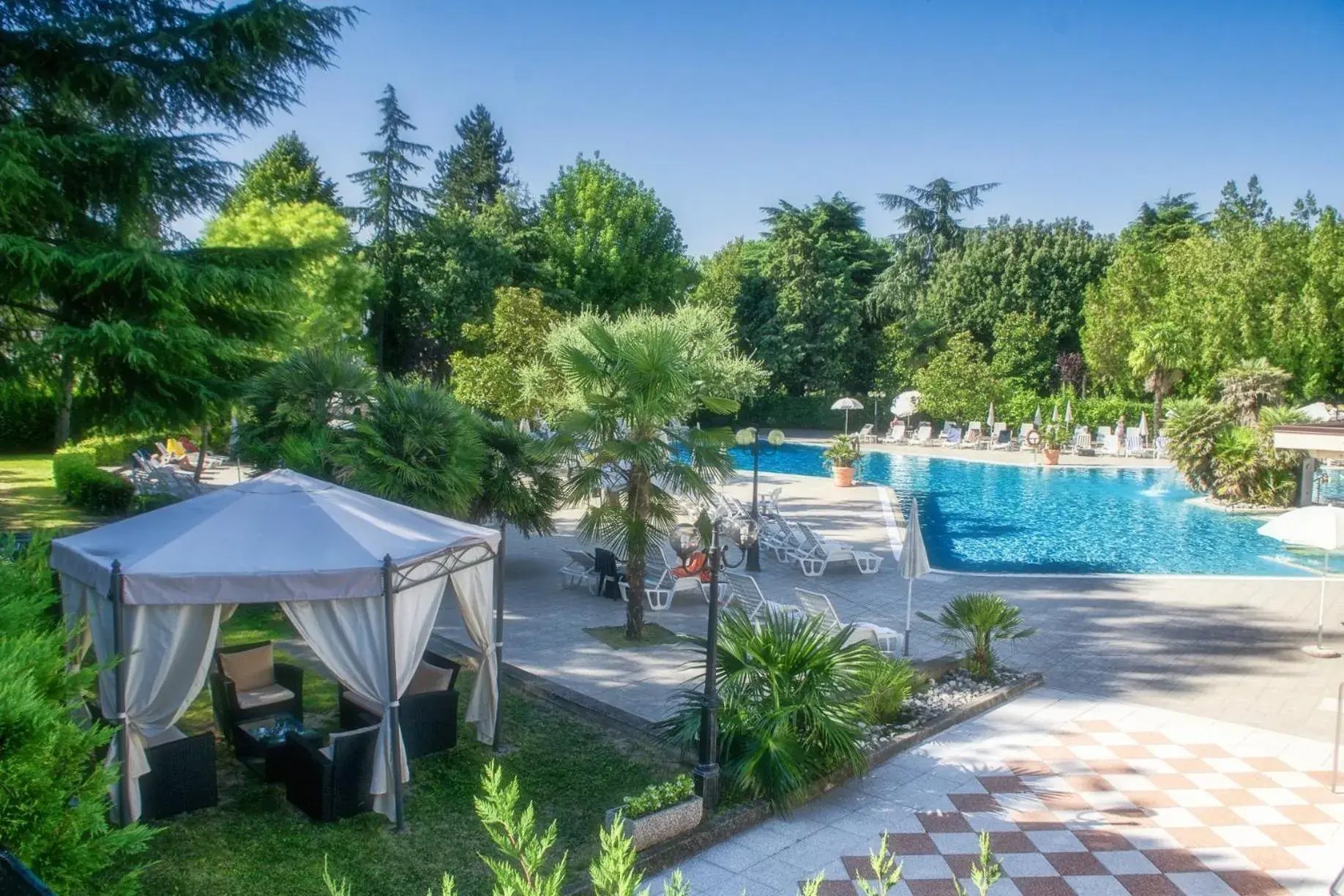 Patio, Swimming Pool in Hotel Internazionale Terme