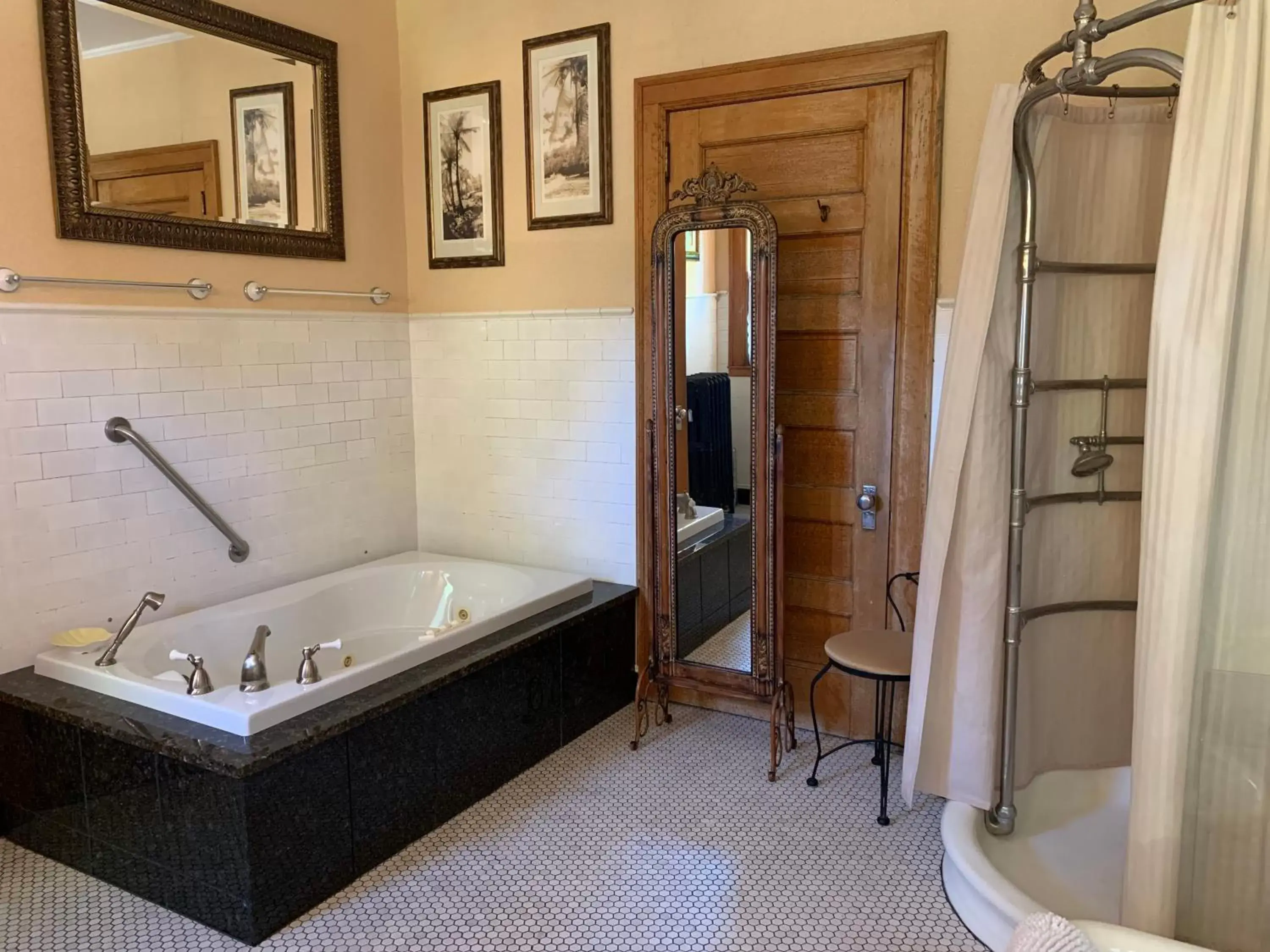 Bathroom in Cartier Mansion