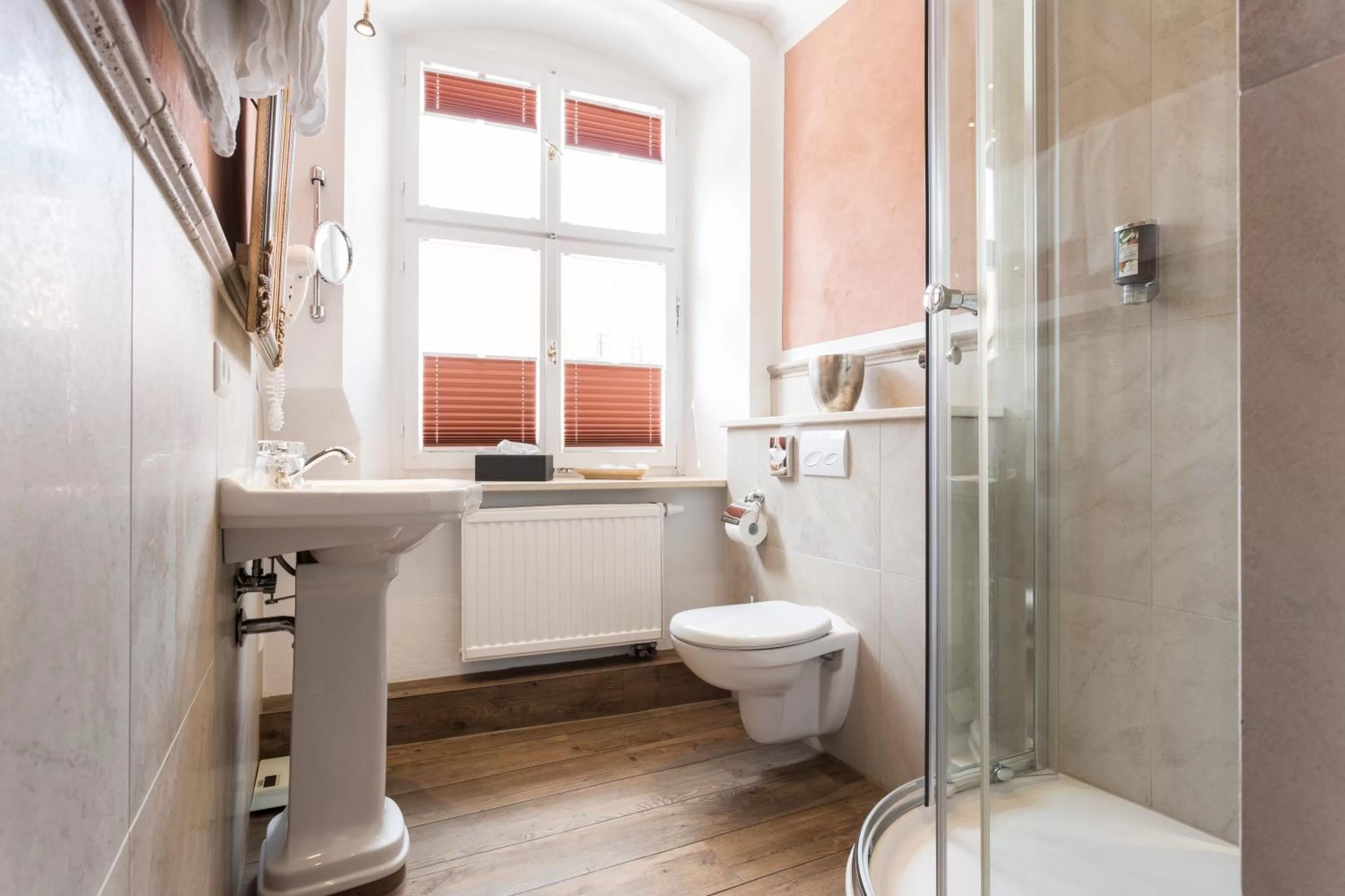 Photo of the whole room in Meiser Altstadt Hotel