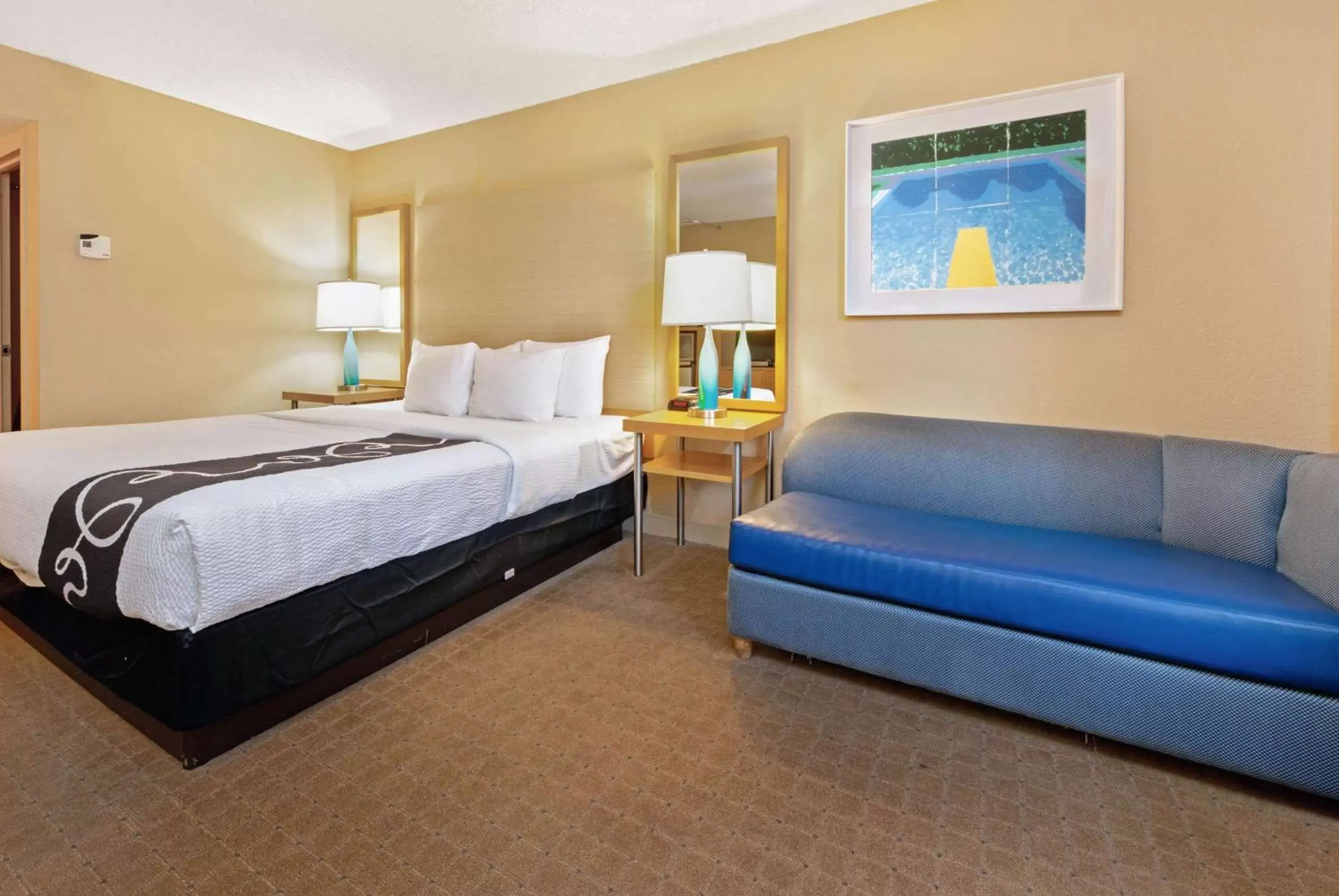Photo of the whole room, Bed in La Quinta by Wyndham Coral Springs South