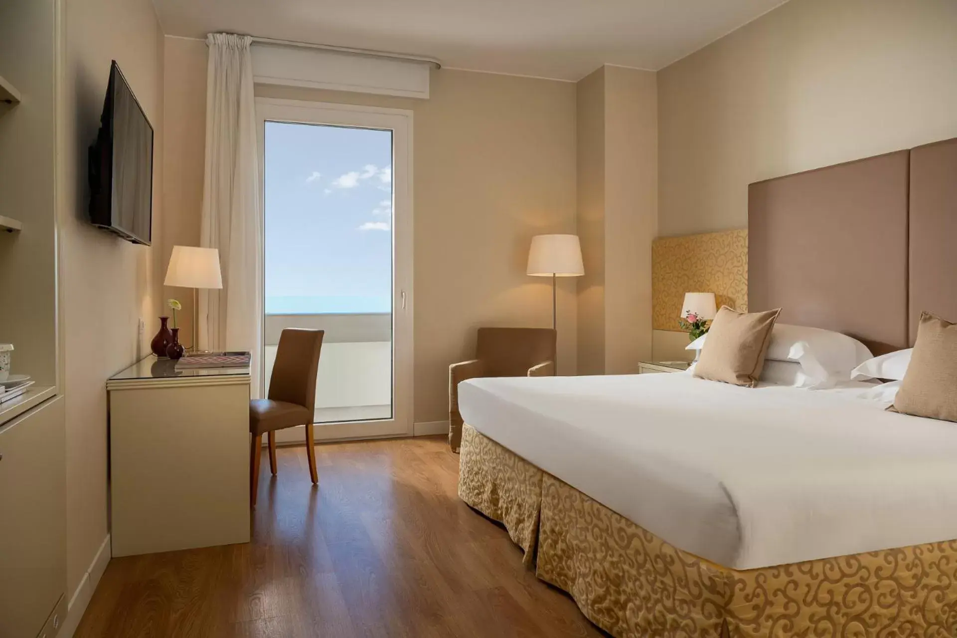 Bedroom, Bed in National Hotel Bedroom, Bed in National Hotel