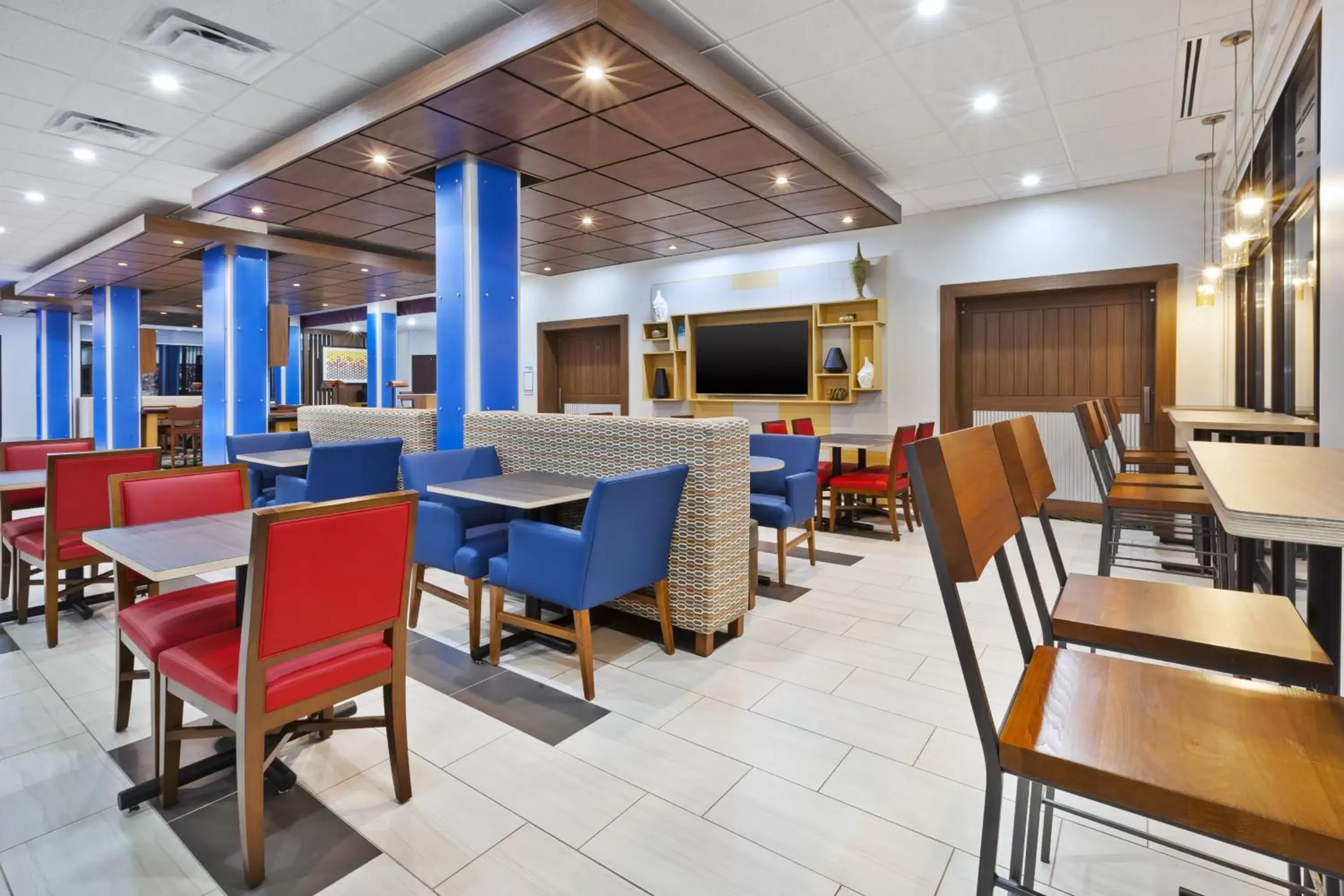 Breakfast, Restaurant/Places to Eat in Holiday Inn Express & Suites - Painesville - Concord, an IHG Hotel