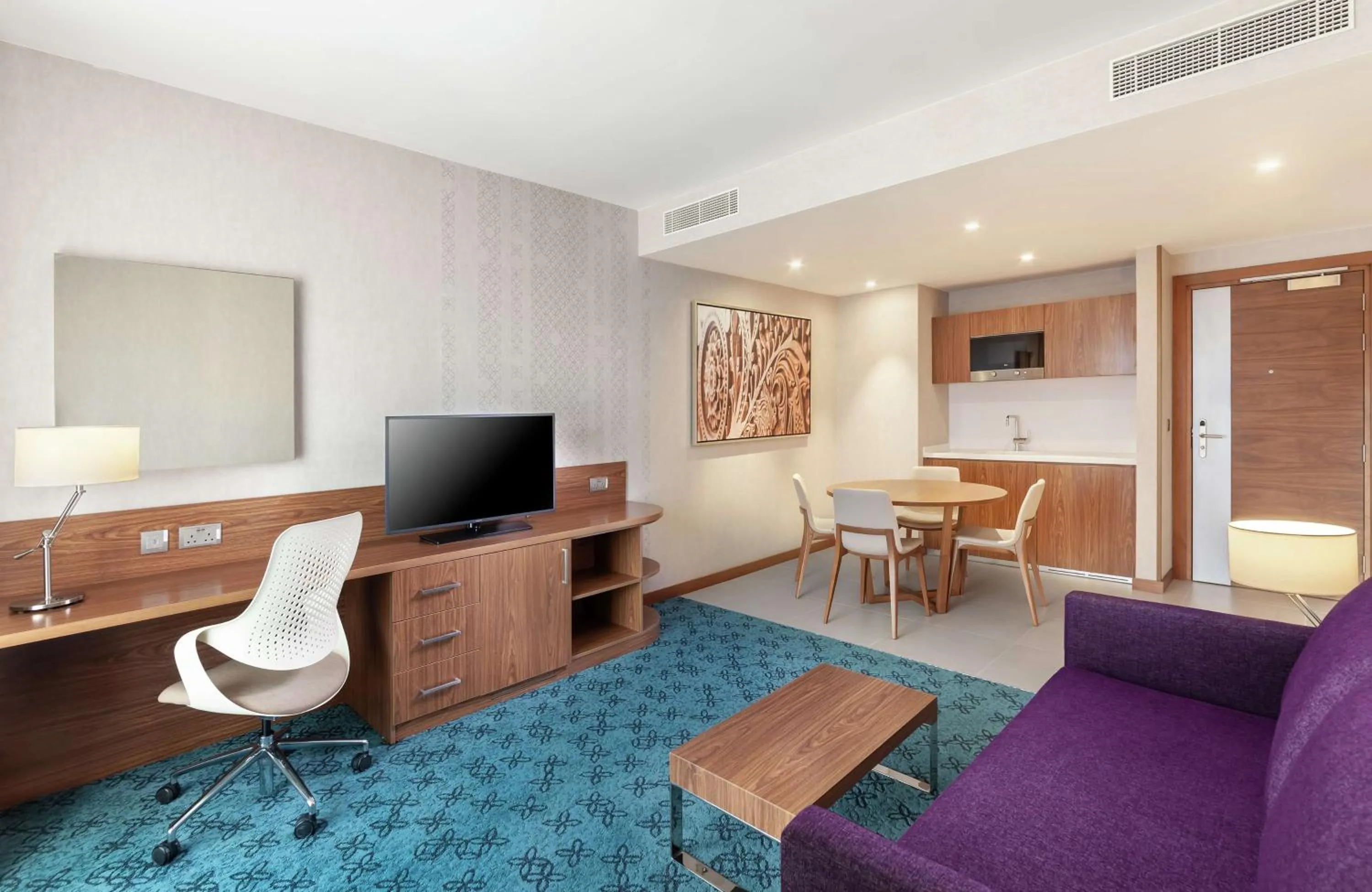 Kitchen or kitchenette in DoubleTree by Hilton Dubai Al Jadaf