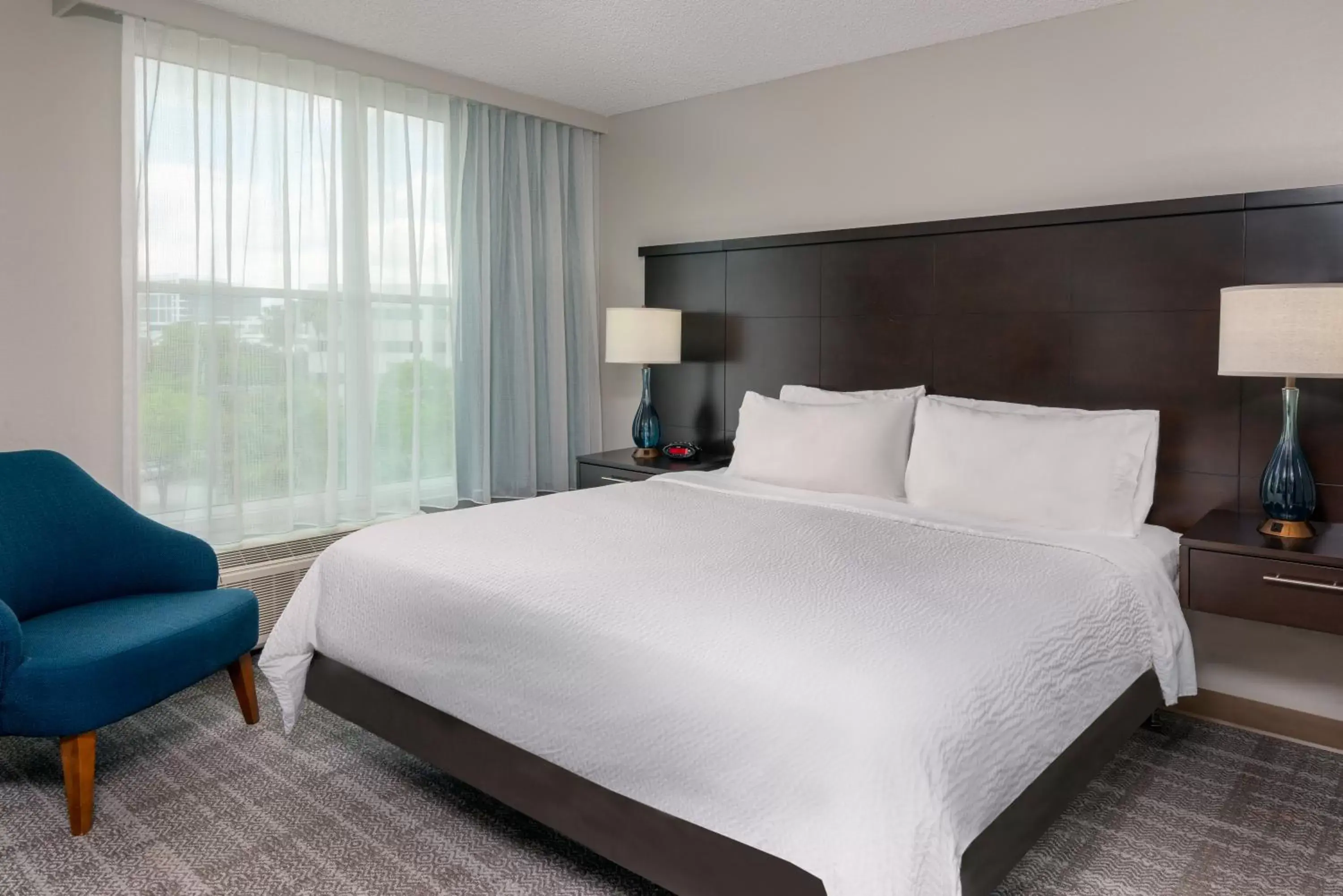 Bed in Staybridge Suites Miami Doral Area, an IHG Hotel