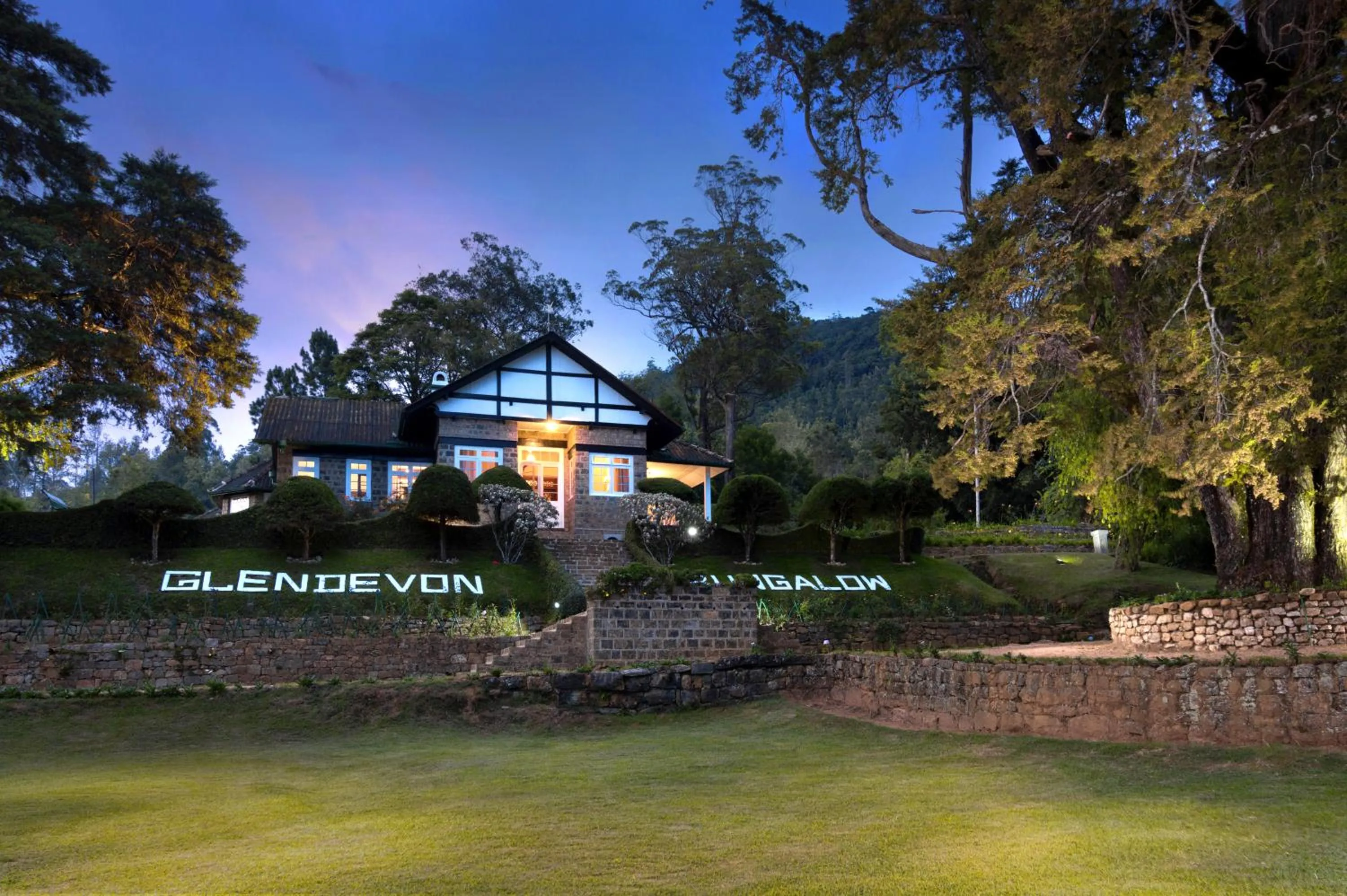 Facade/entrance in Scottish Planter Bungalow- Thema Collection