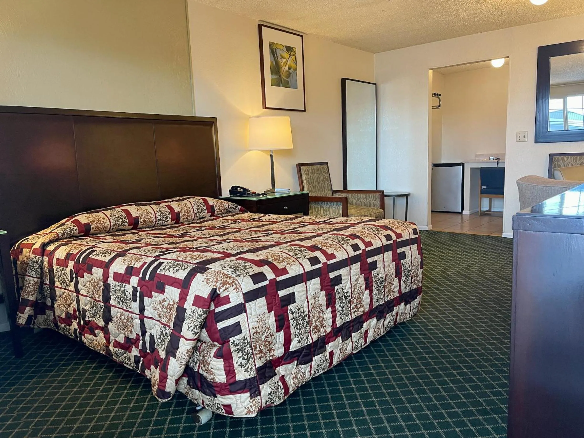 Queen Room in Columbus Motor Inn