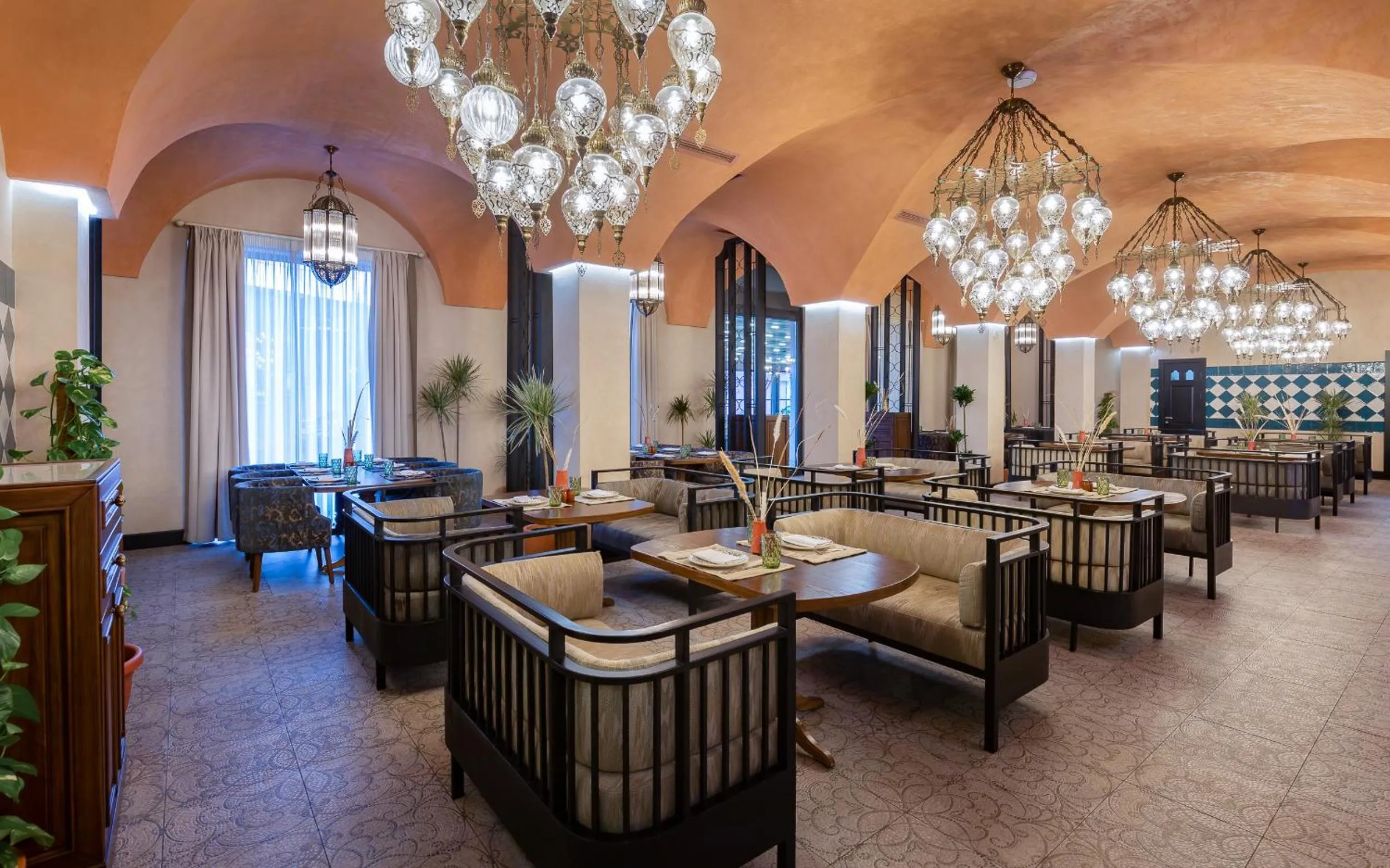 Restaurant/places to eat in Mercure Tashkent South