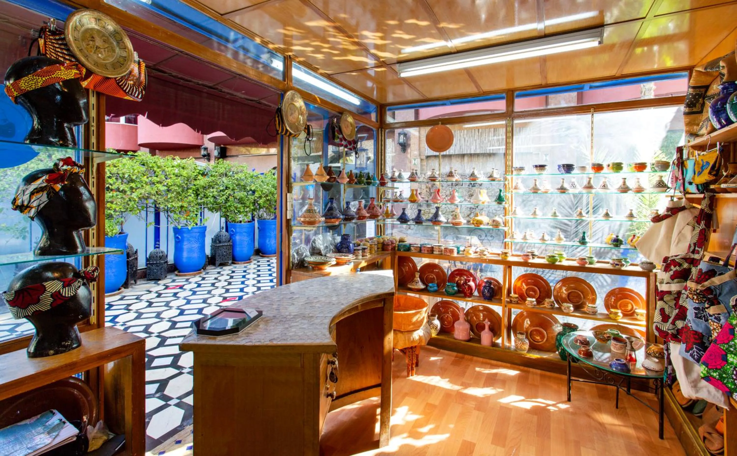 On-site shops in Hotel Akabar