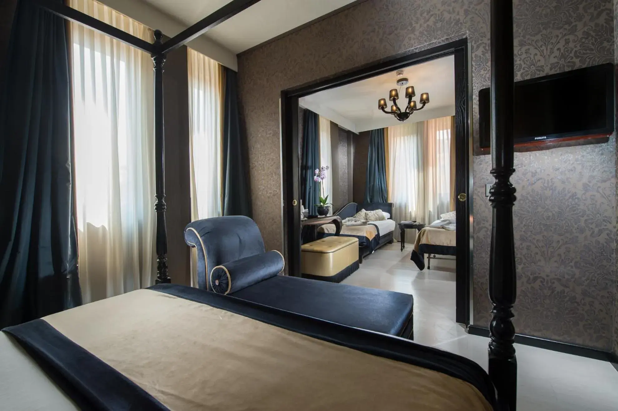 Bed, Seating Area in Carnival Palace - Venice Collection