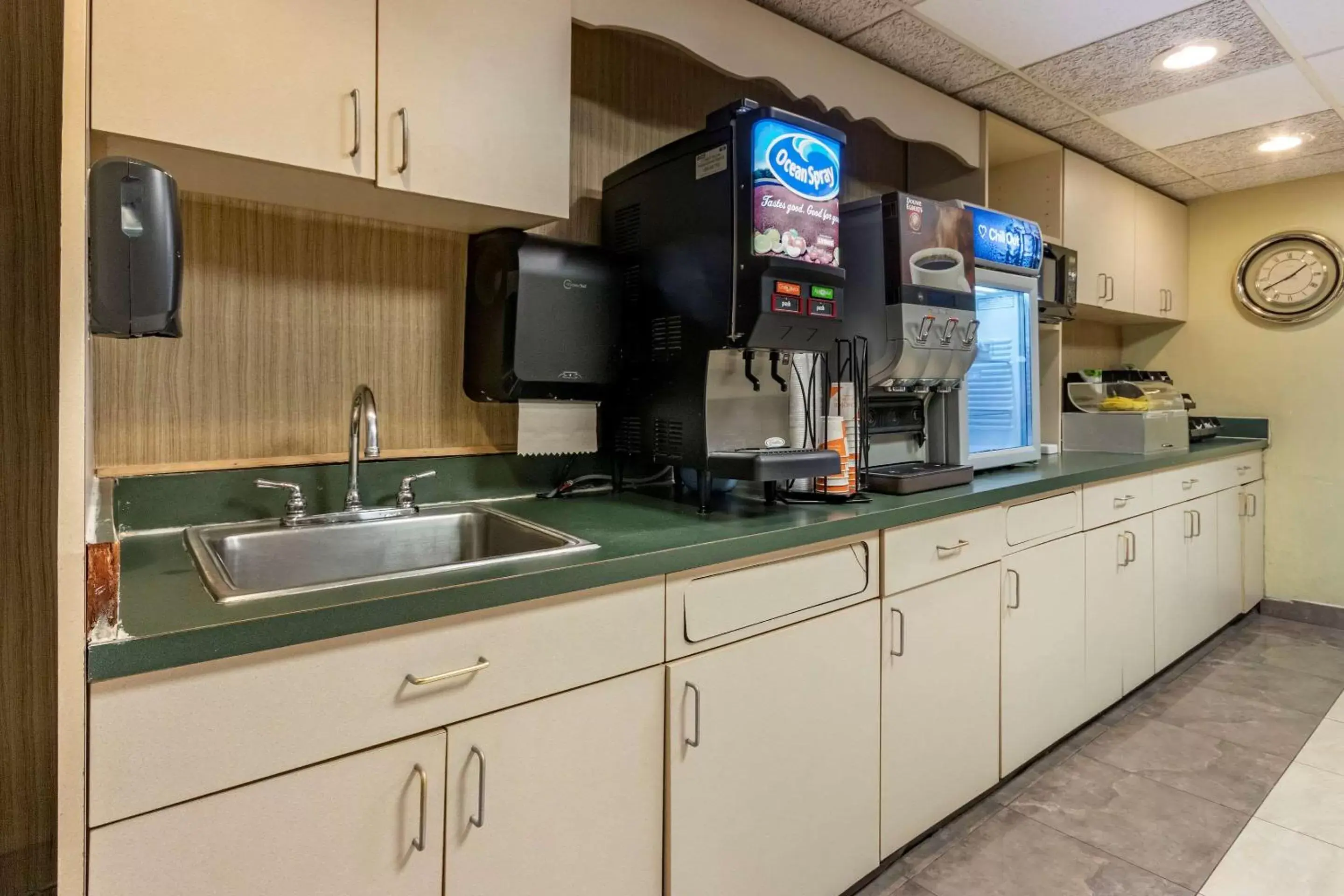 Restaurant/places to eat, Kitchen/Kitchenette in Econo Lodge Billings