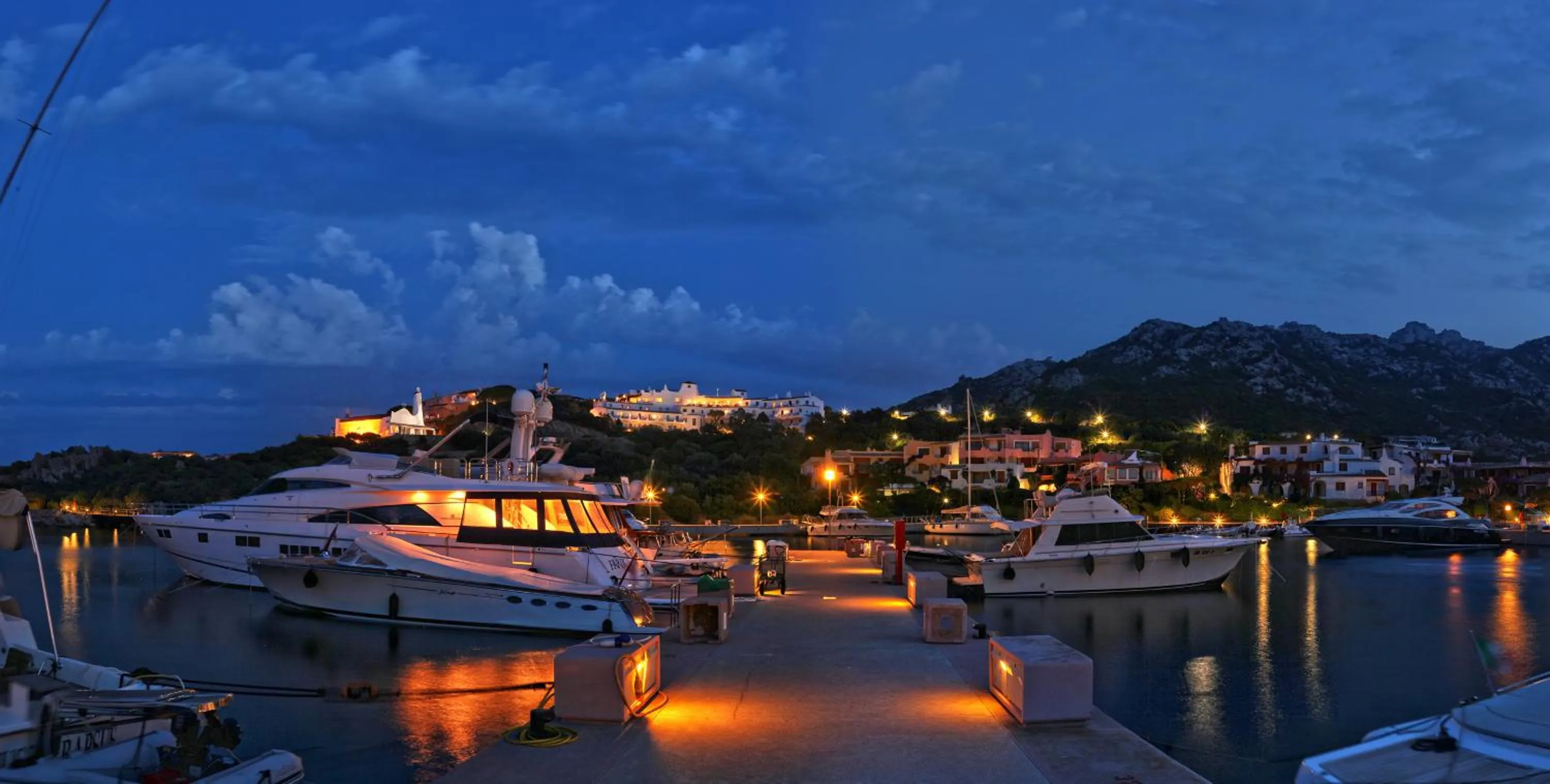 Night in Hotel Luci di la Muntagna