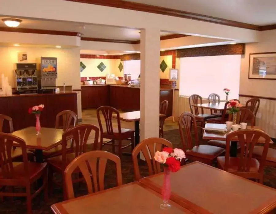 Restaurant/Places to Eat in Cimarron Inn Klamath Falls