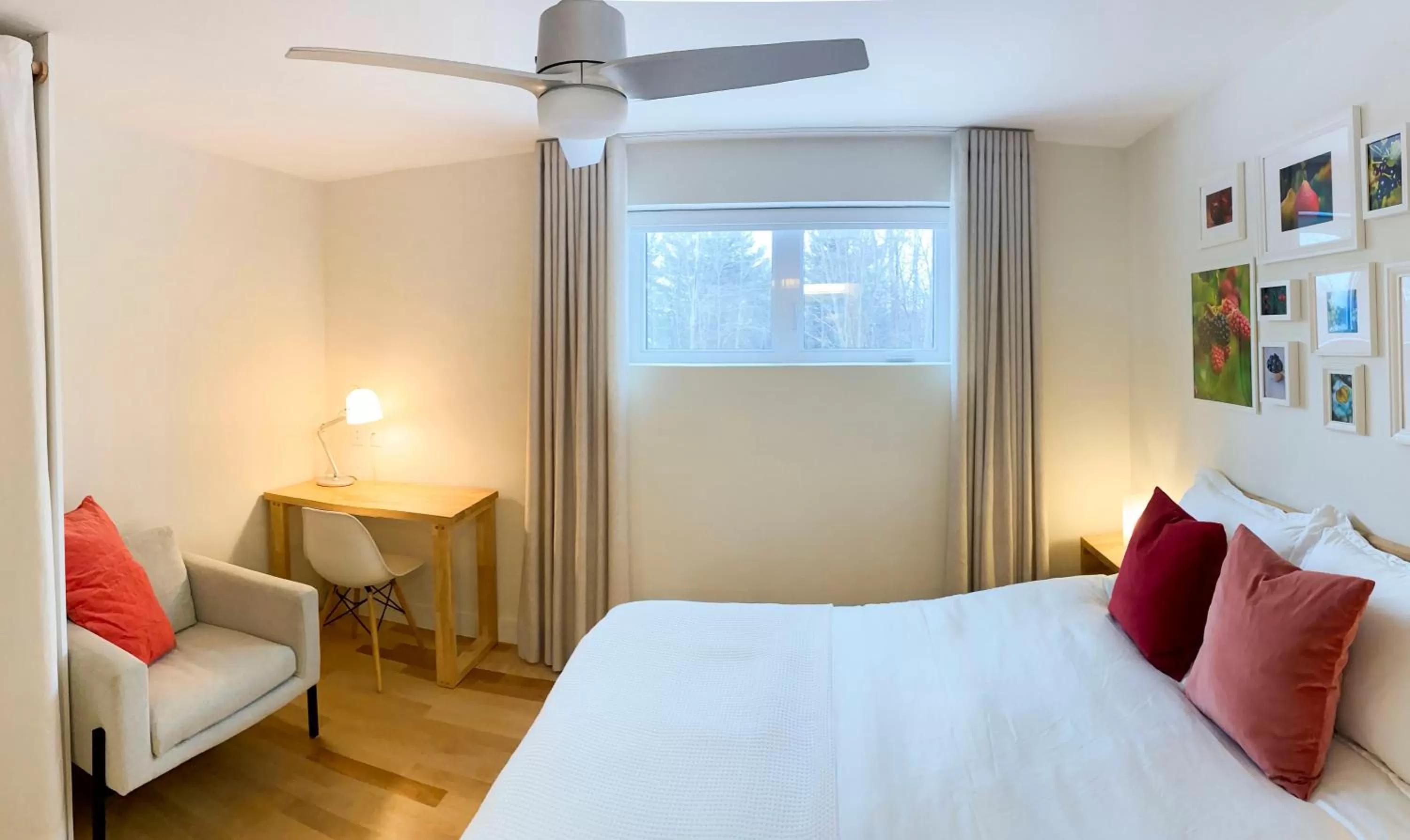 Photo of the whole room, Bed in Le Camp Caché Shefford