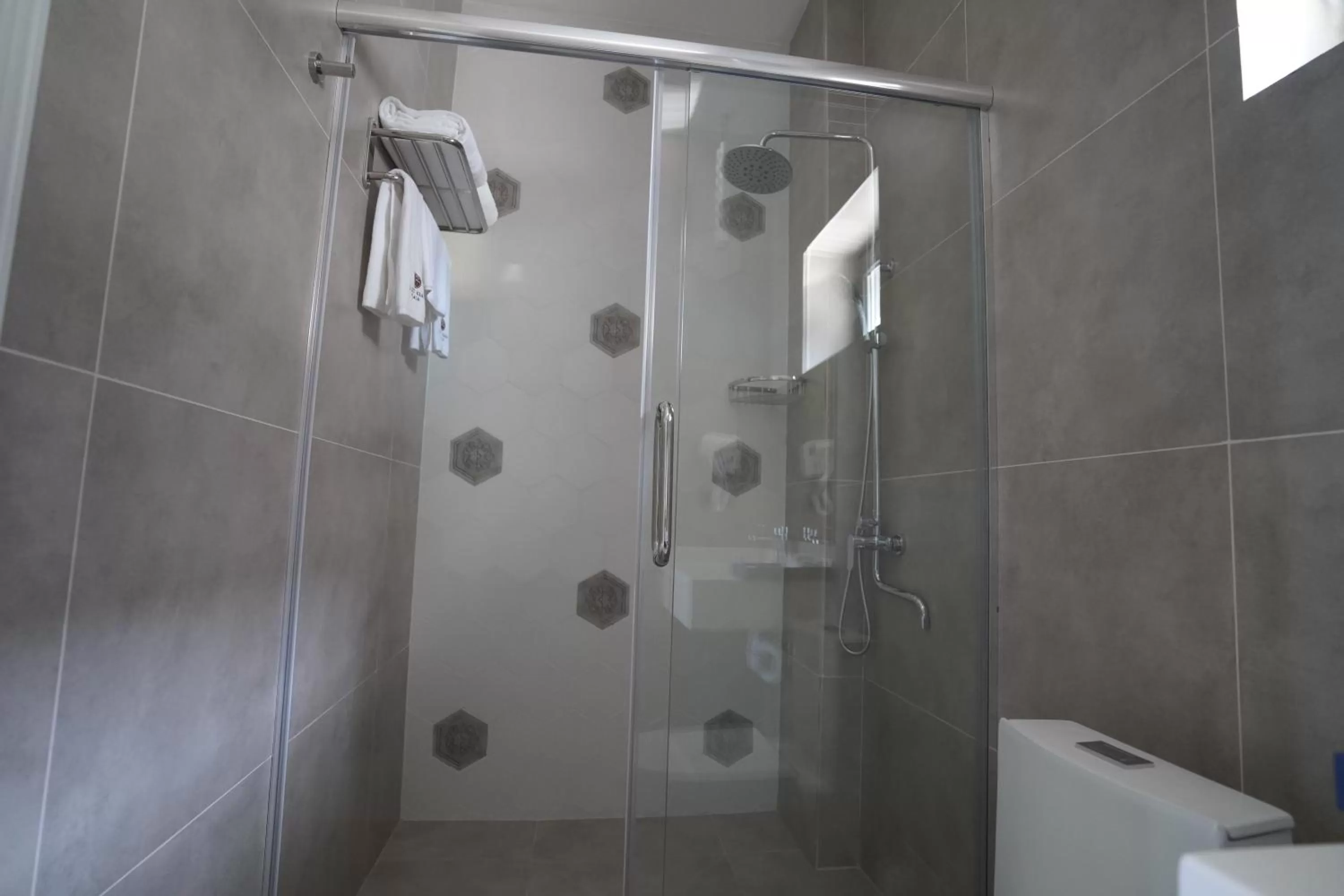 Bathroom in Tauke Khan Plaza