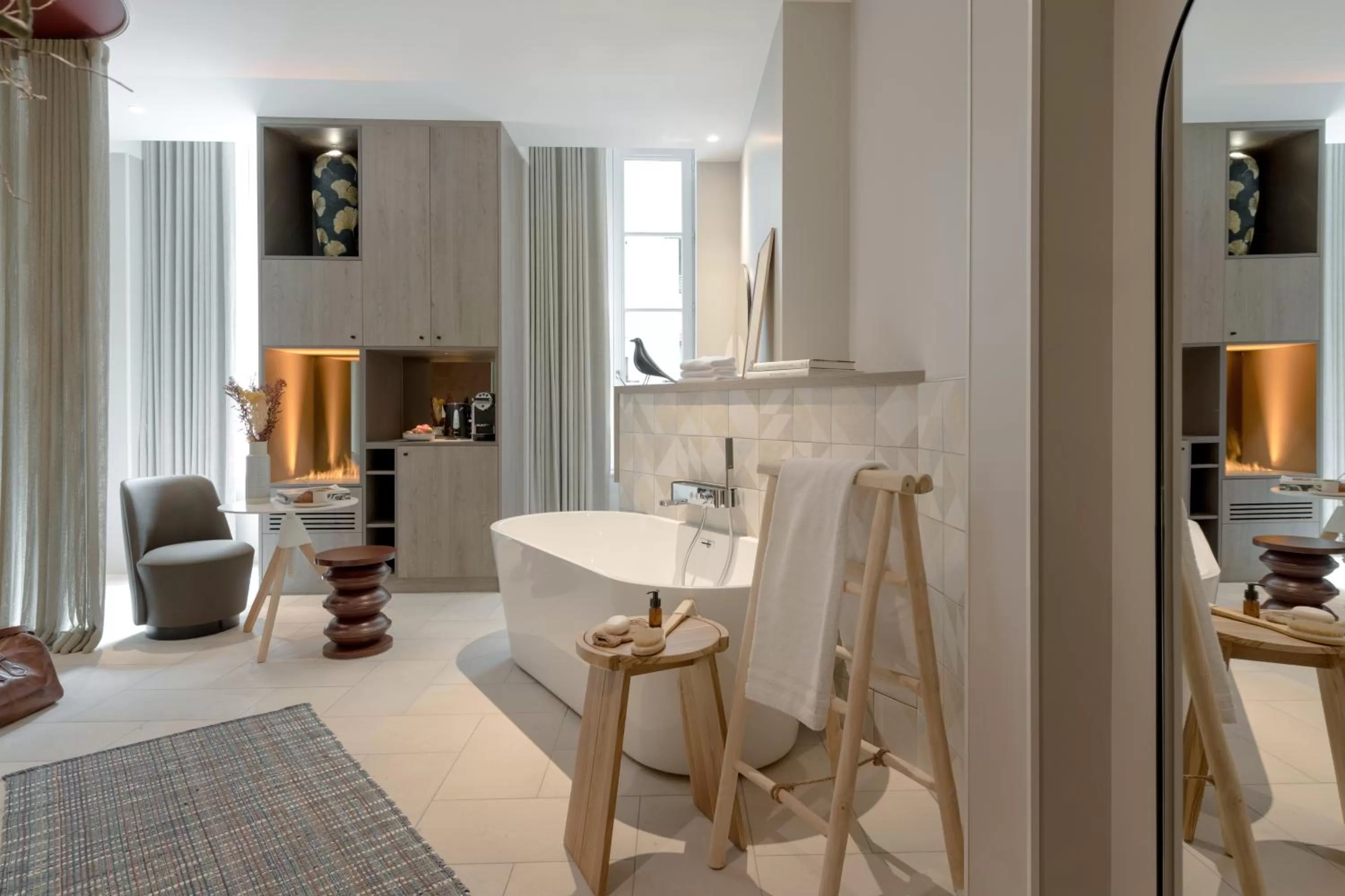 Living room, Bathroom in MiHotel Sala