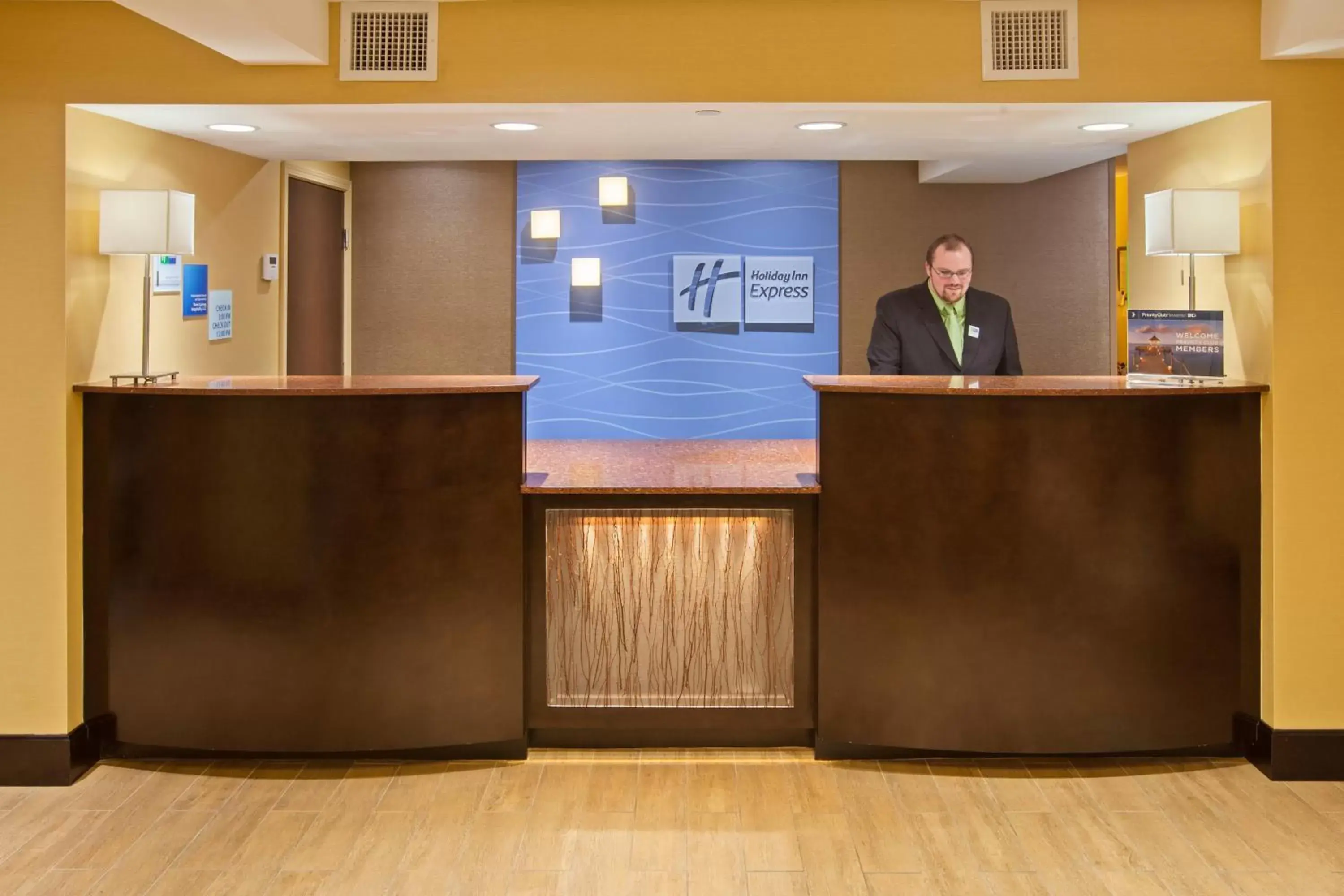 Lobby or reception, Lobby/Reception in Holiday Inn Express - Bowling Green, an IHG Hotel