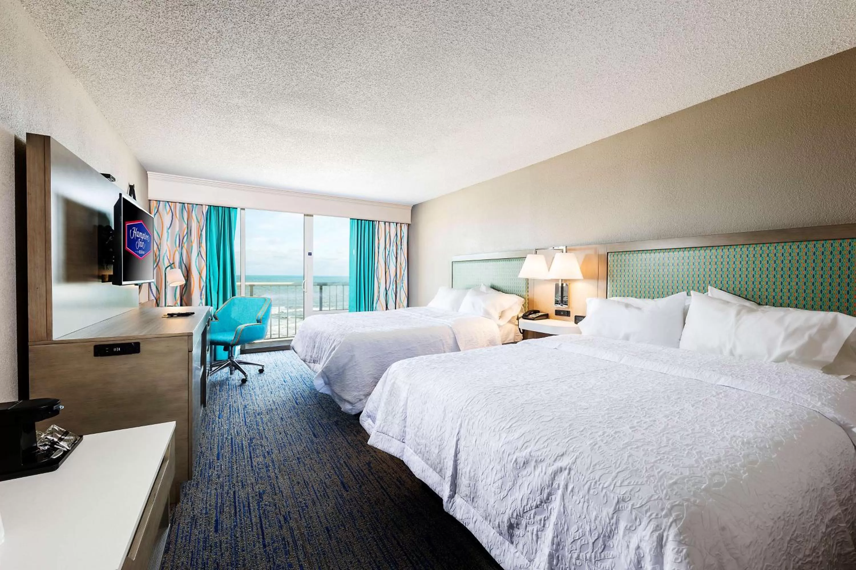 Bed in Hampton Inn Virginia Beach Oceanfront North