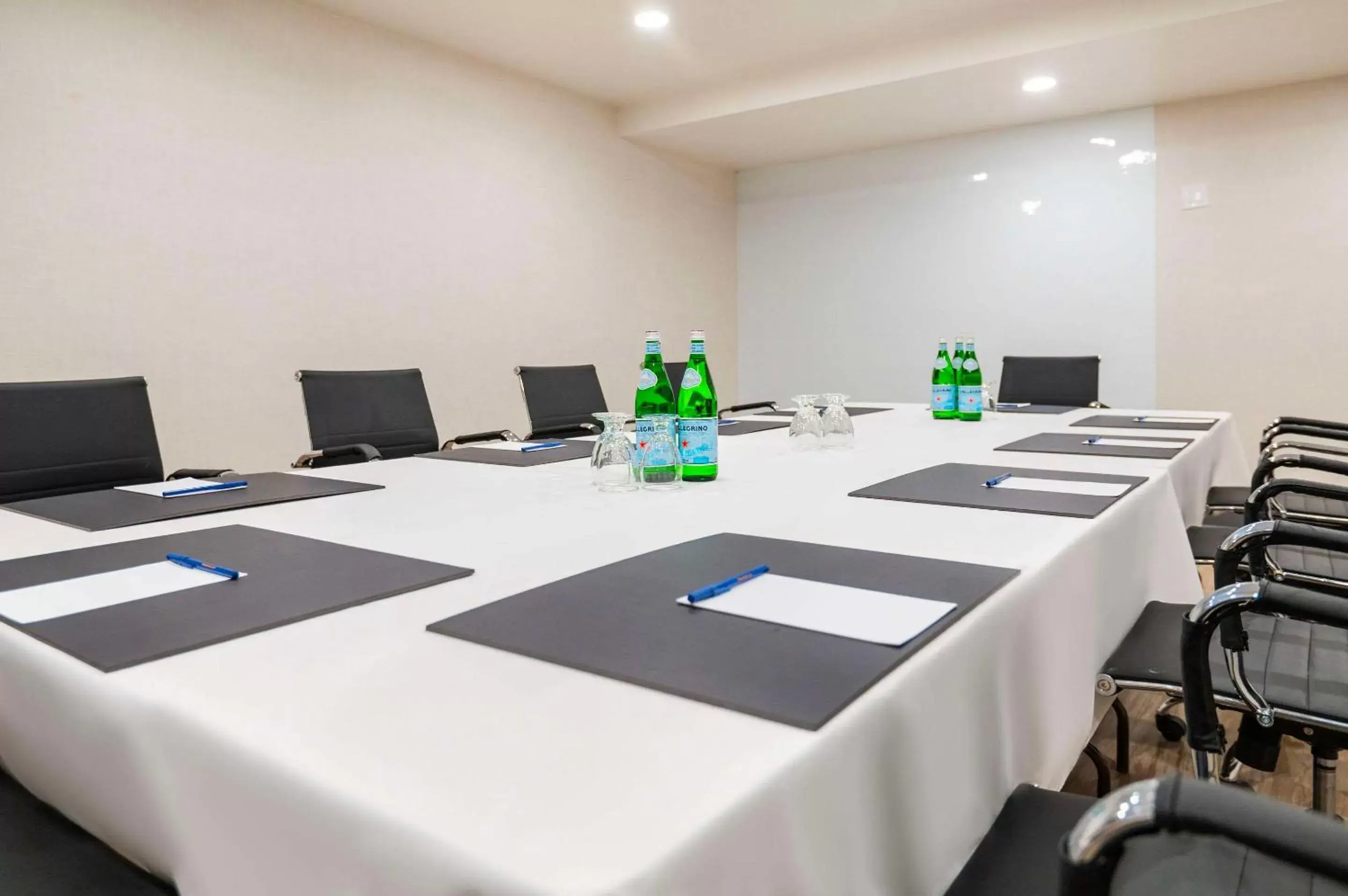 Meeting/conference room in Comfort Inn & Suites Barrie