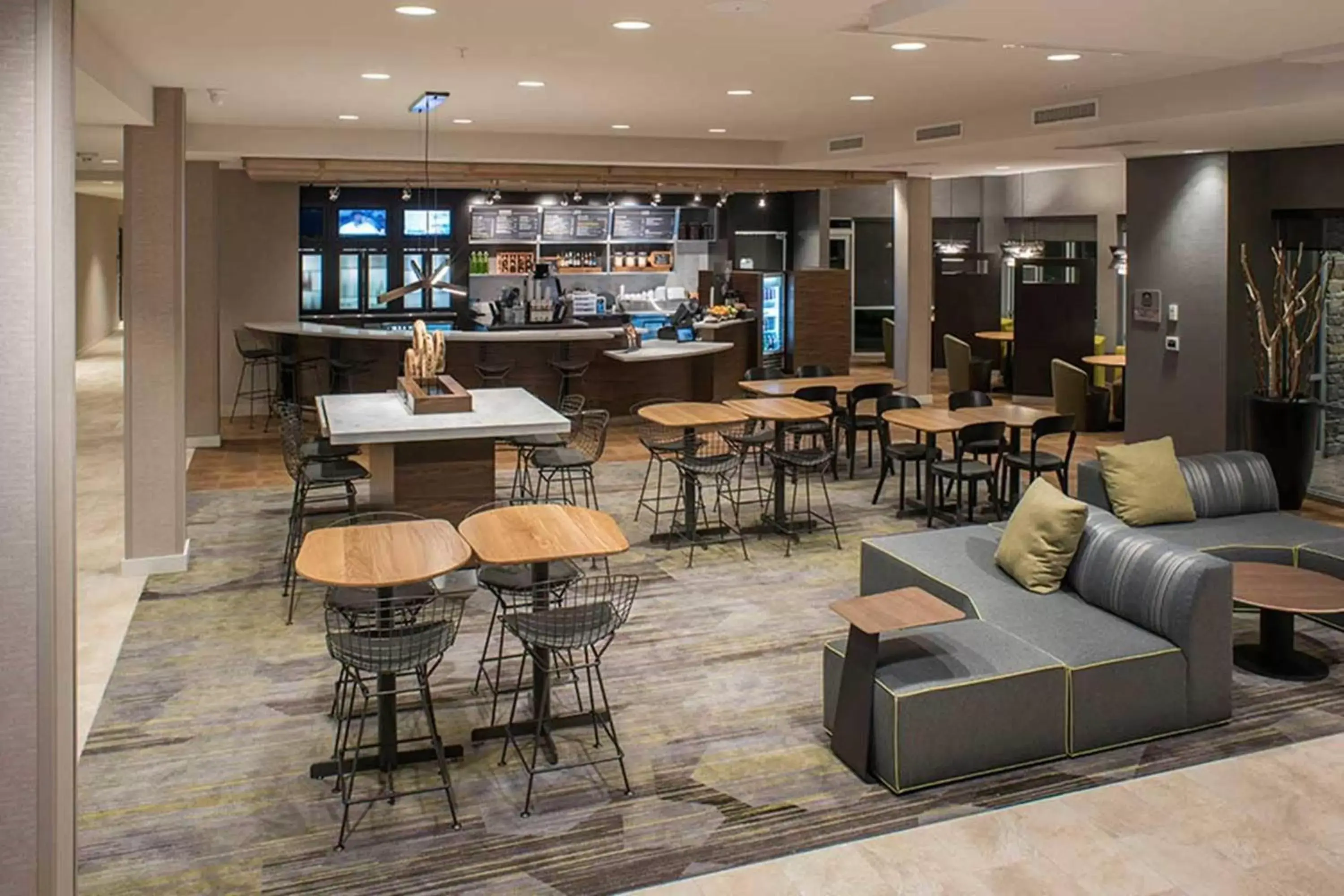 Restaurant/places to eat, Lounge/Bar in Courtyard by Marriott Albany Clifton Park