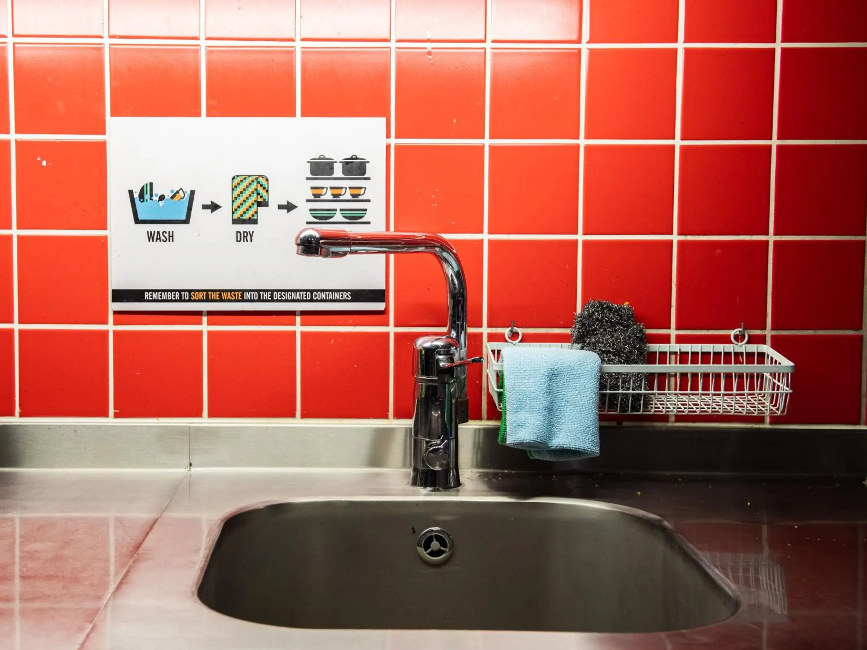 Kitchen or kitchenette, Bathroom in Loft - HI Hostel