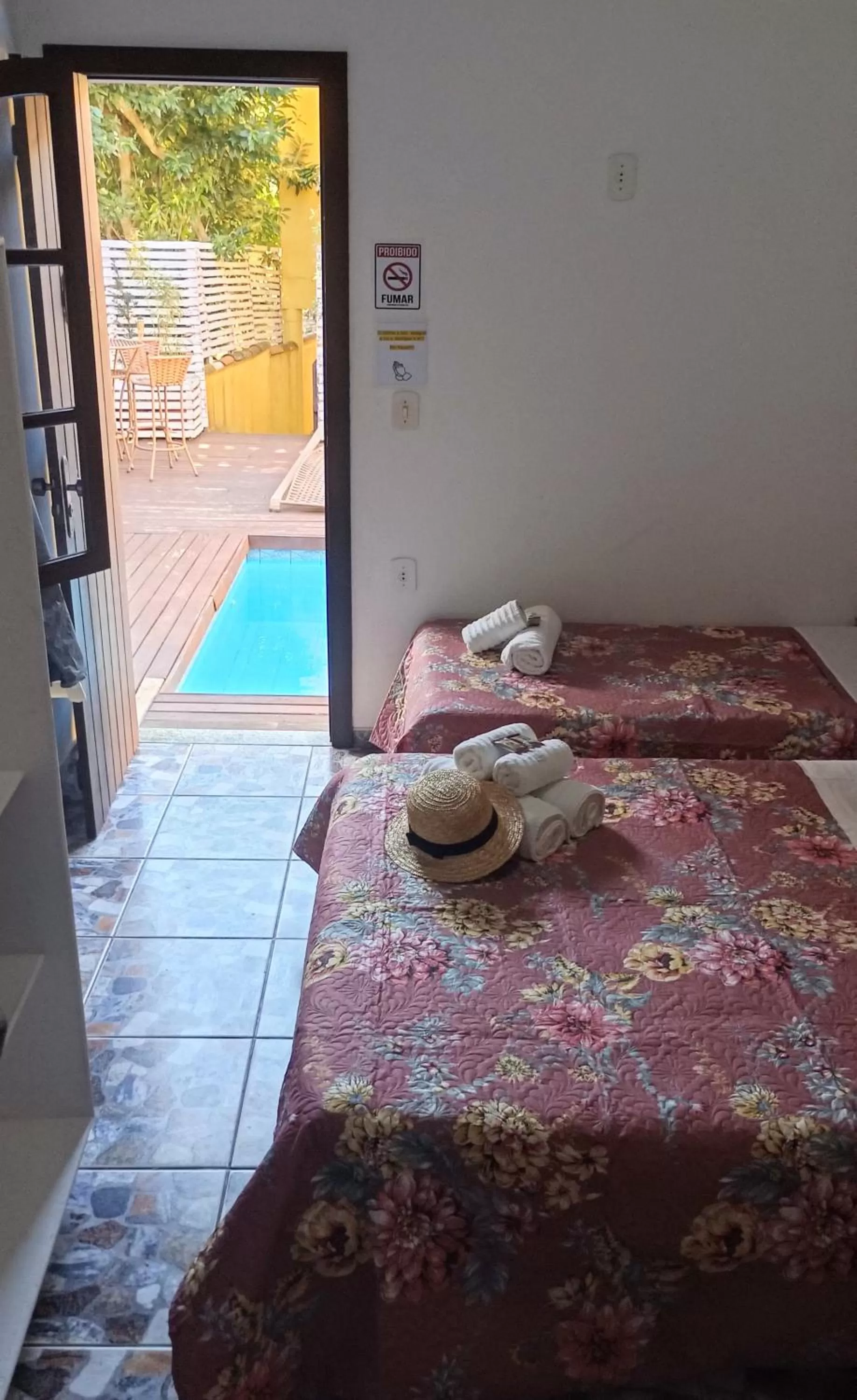 Pool view, Bed in Hibiscos Pousada