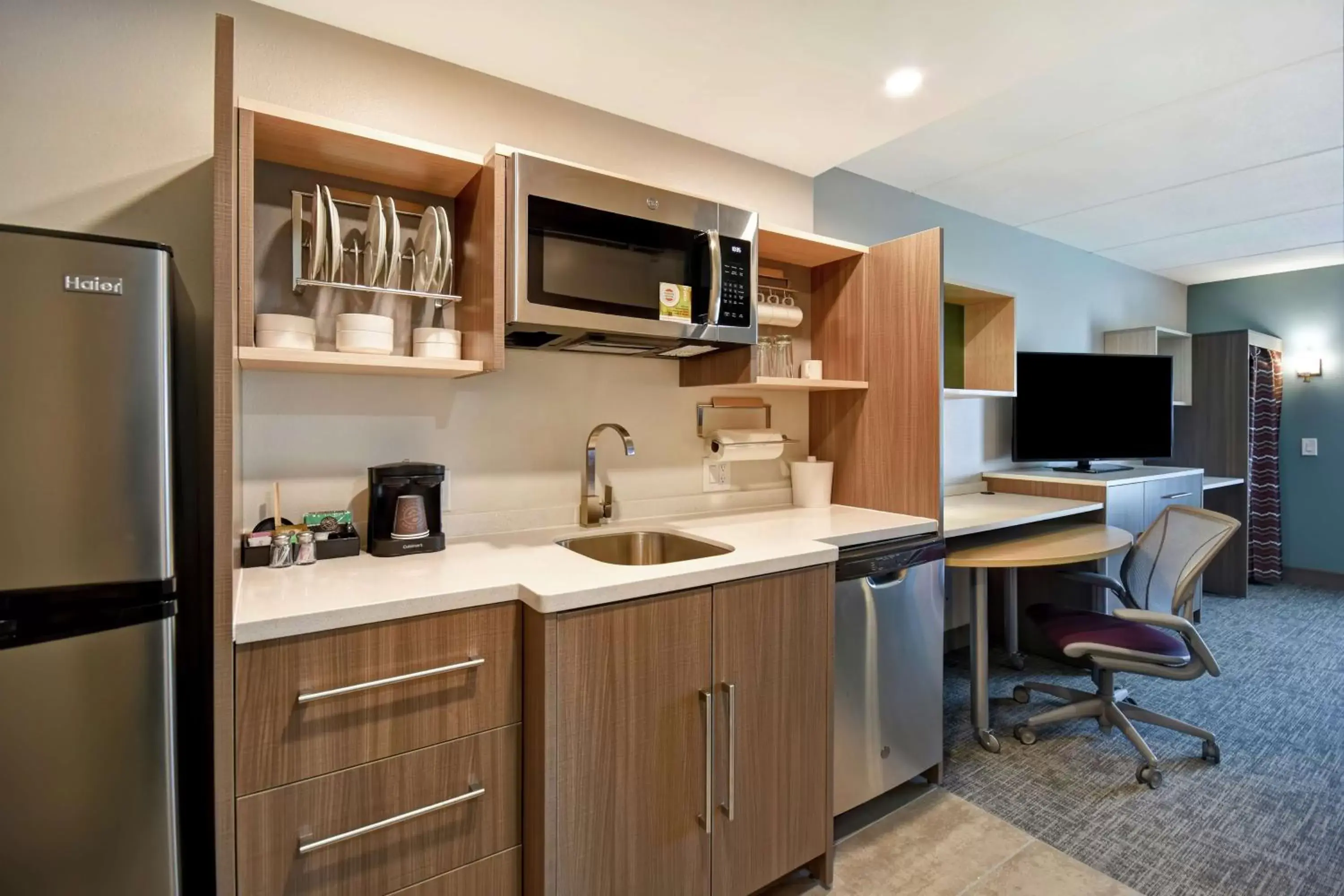 Bedroom, Kitchen/Kitchenette in Home2 Suites By Hilton Atlanta Marietta, Ga