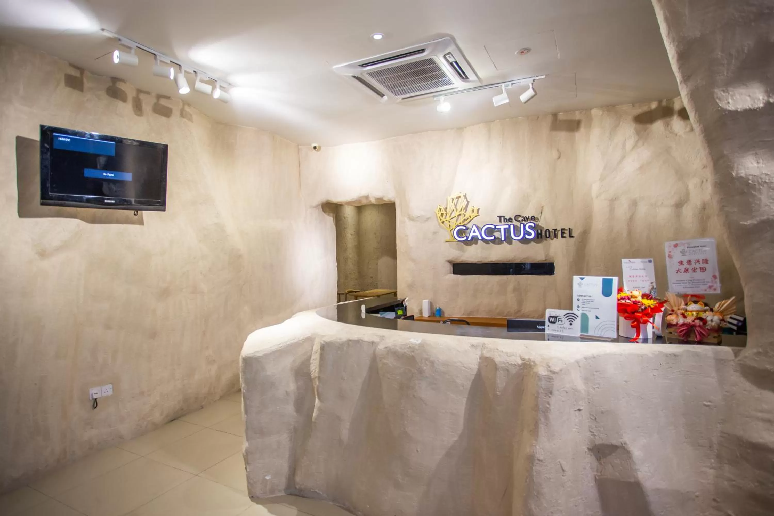 Lobby/Reception in The Cave By Cactus Hotel Skudai