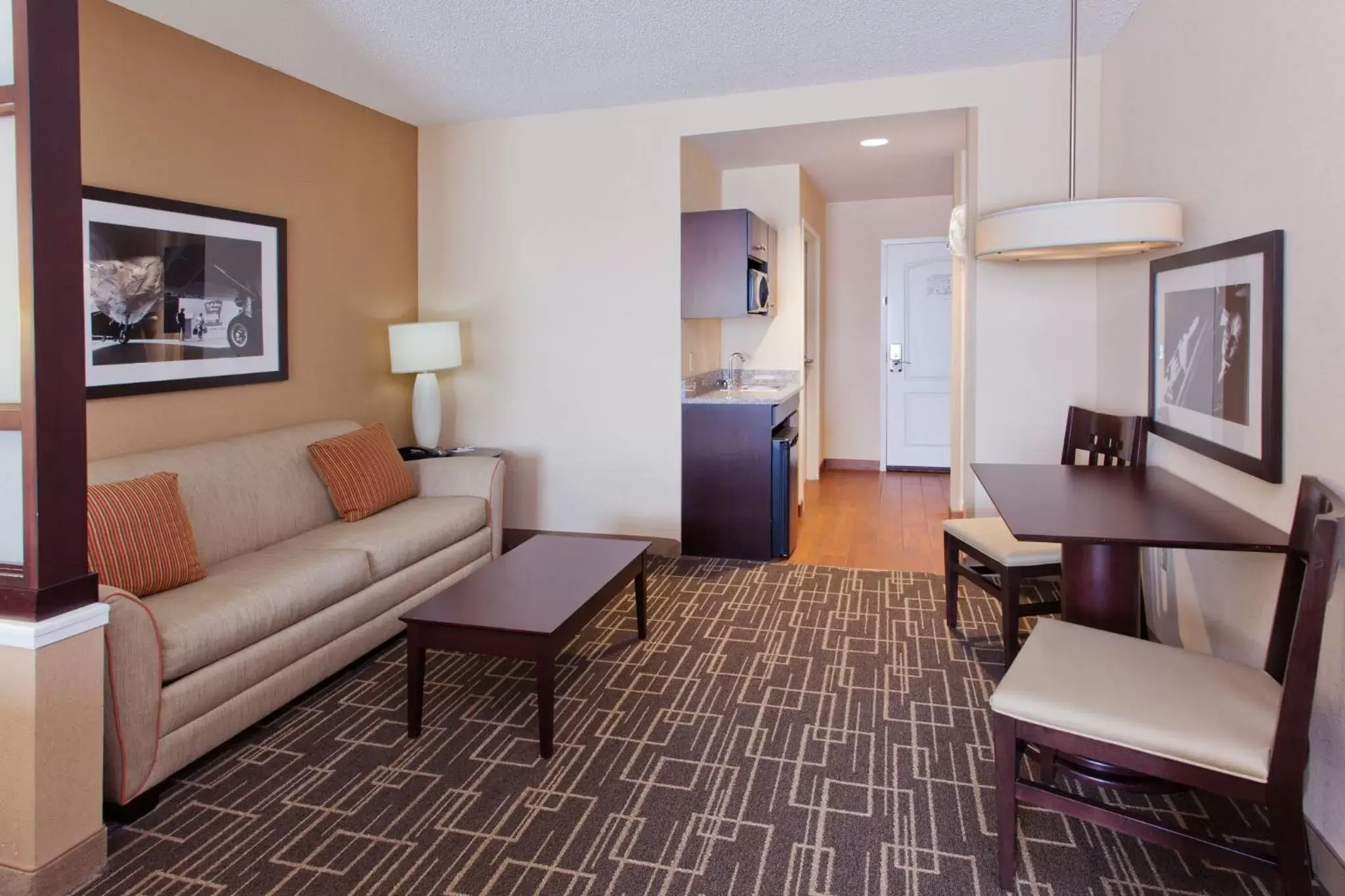 Bedroom, Seating Area in Holiday Inn Express Hotel & Suites Jackson Northeast, an IHG Hotel