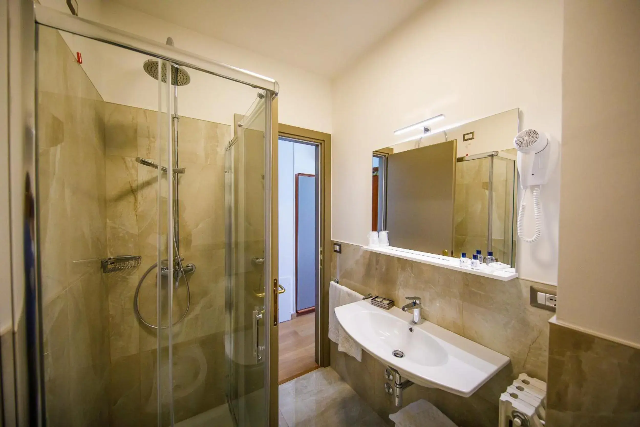 Shower, Bathroom in Hotel Lidò