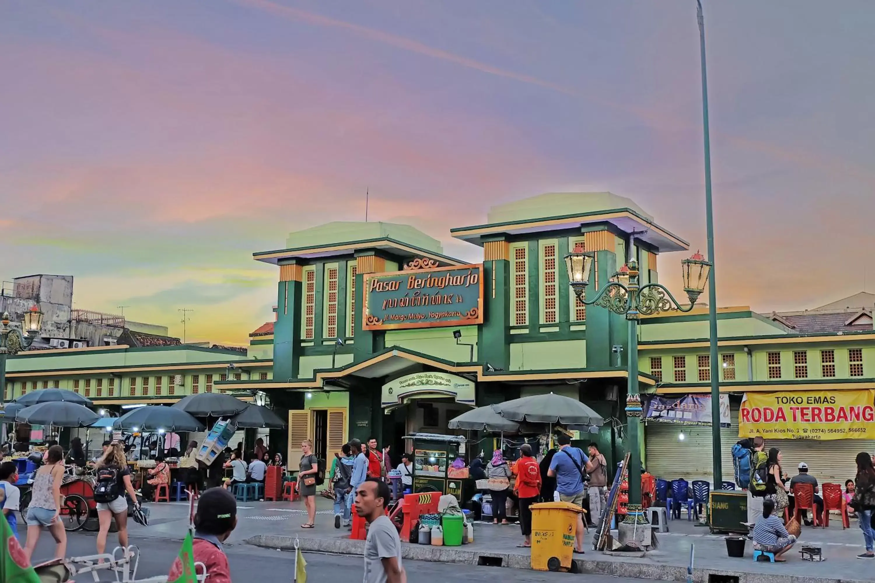 Shopping Area, Property Building in KHAS Malioboro Hotel